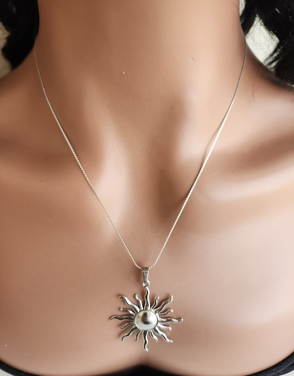 Collier pendentif soleil