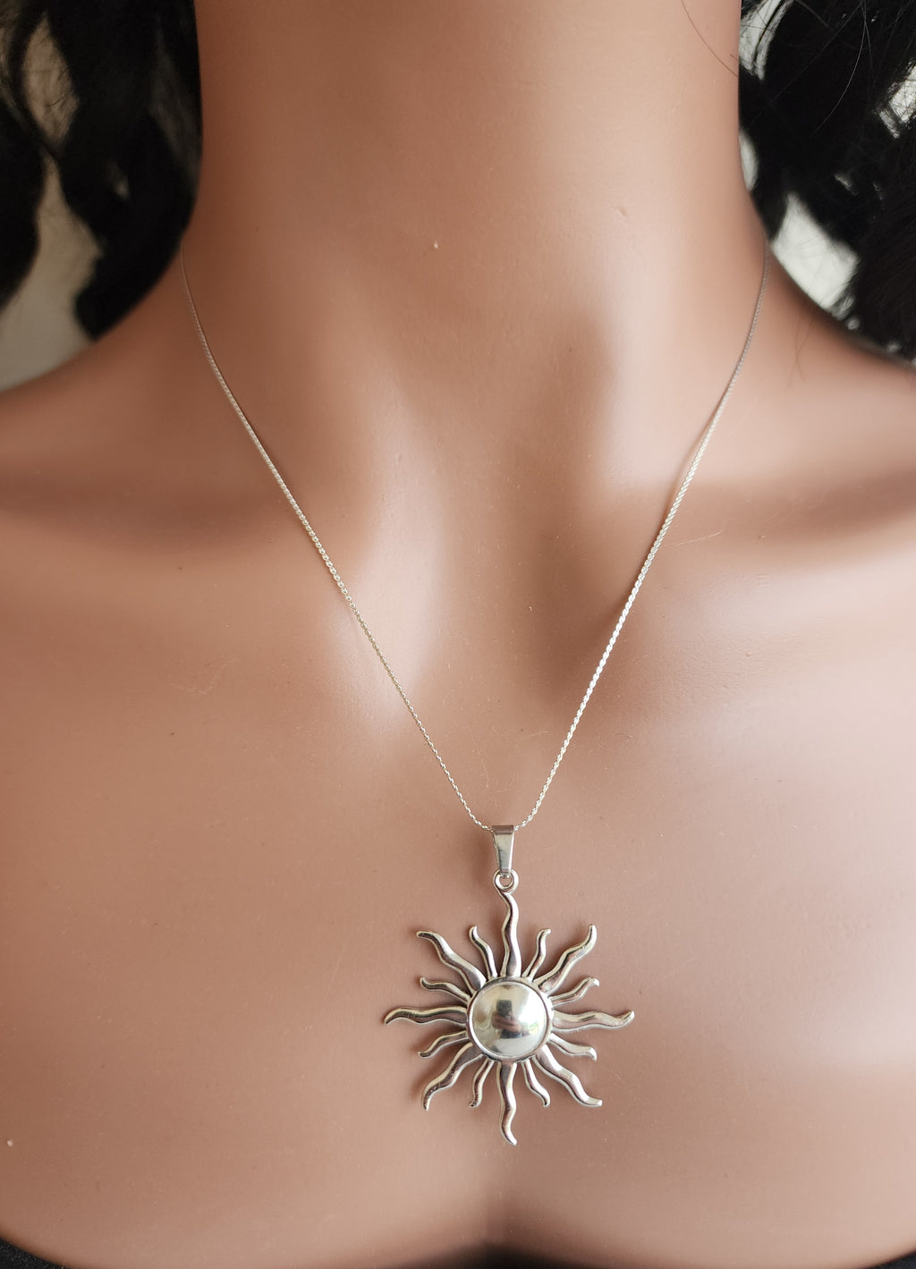 Collier pendentif soleil