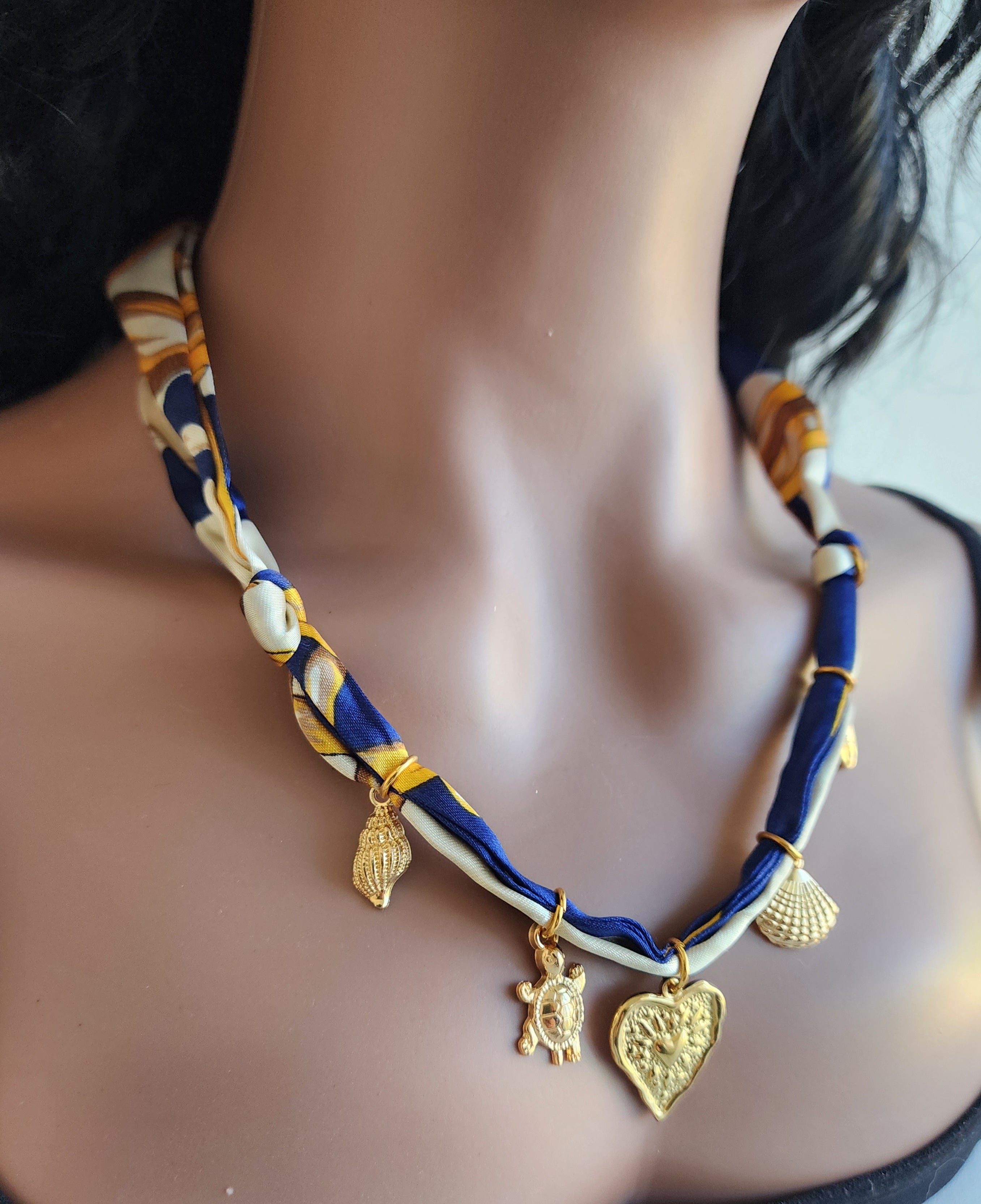 Collier ruban pendentif cœur