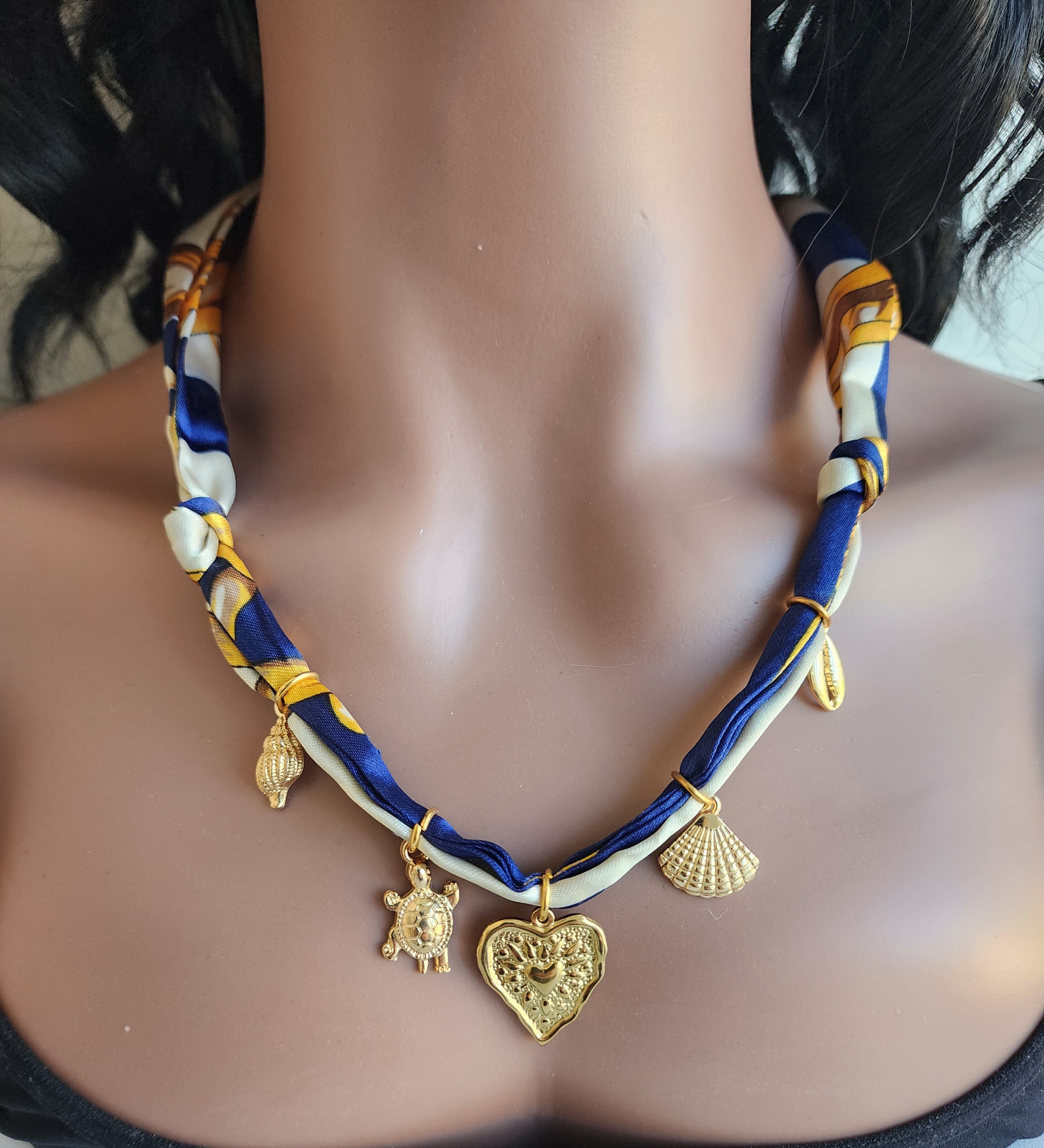 Collier ruban pendentif cœur