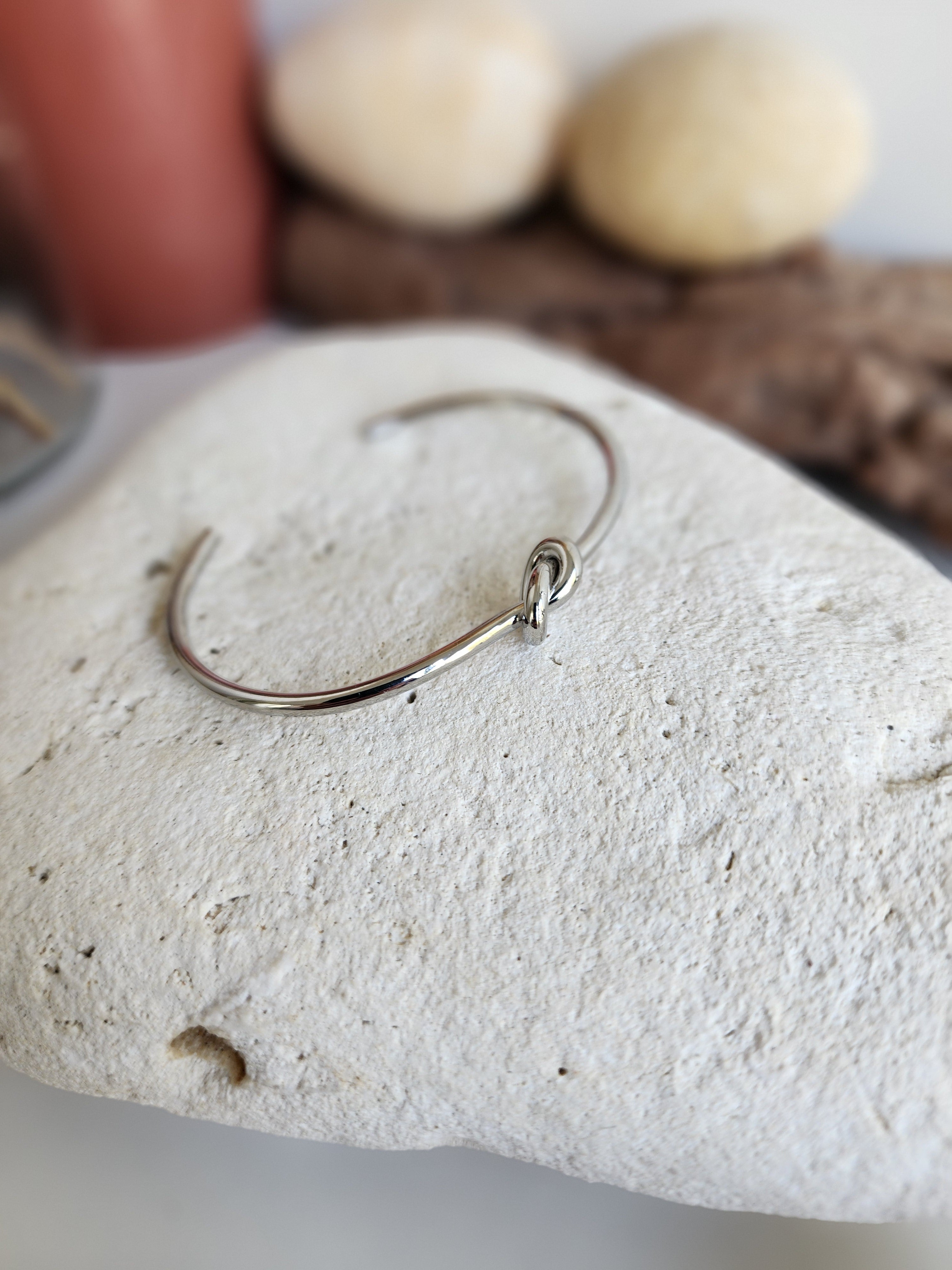 Bracelet jonc ajustable nœud