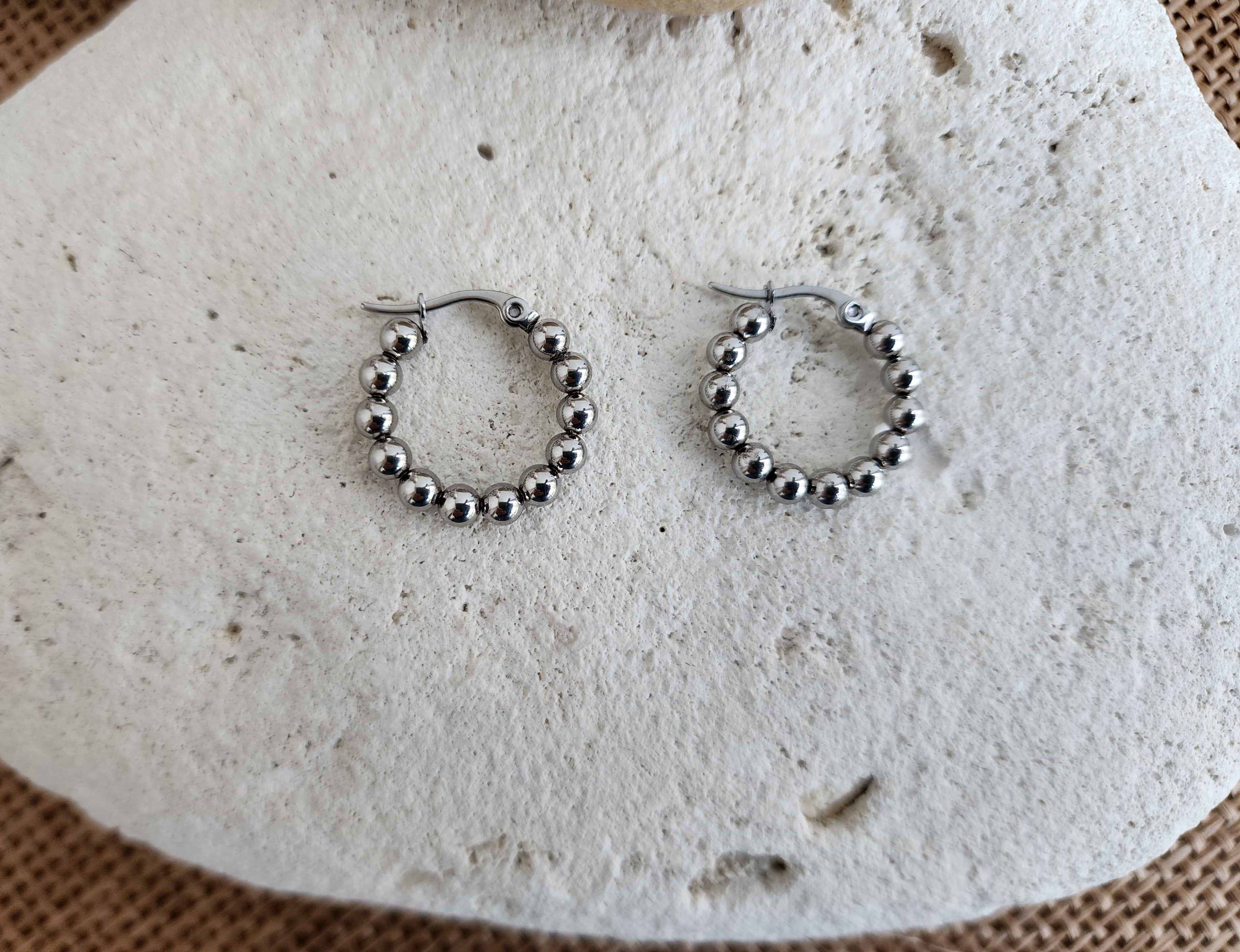 Boucles d'oreilles créoles perlées