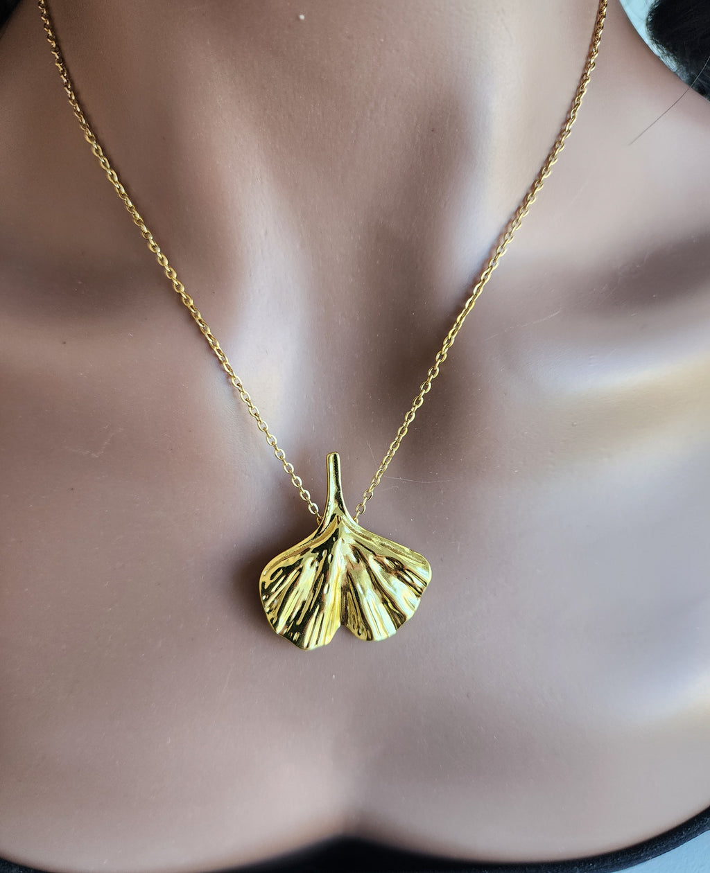 Collier pendentif feuille de Ginkgo biloba