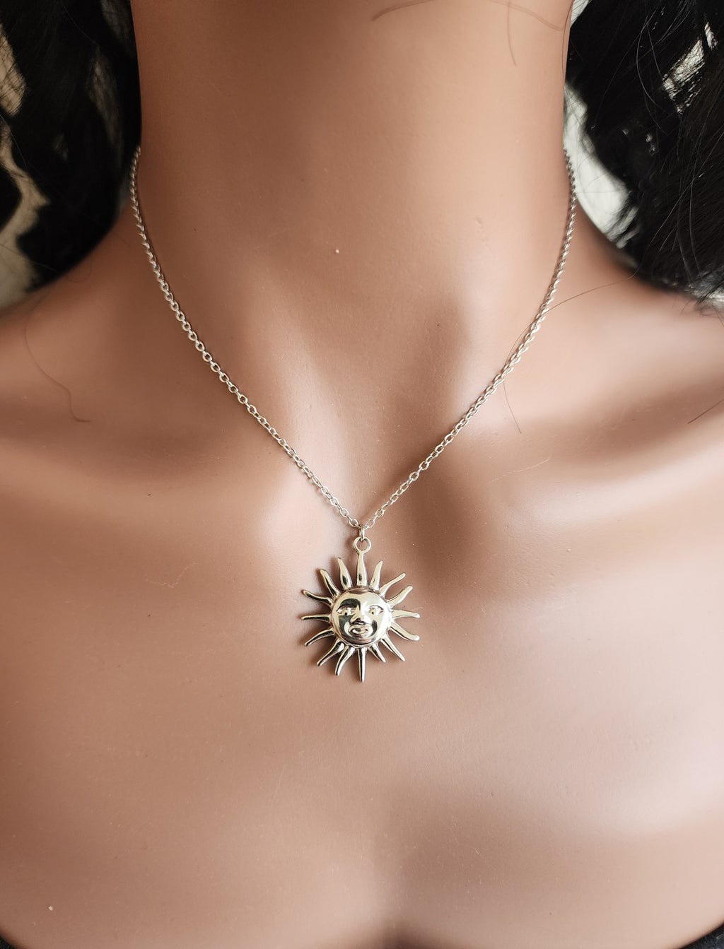Collier pendentif soleil