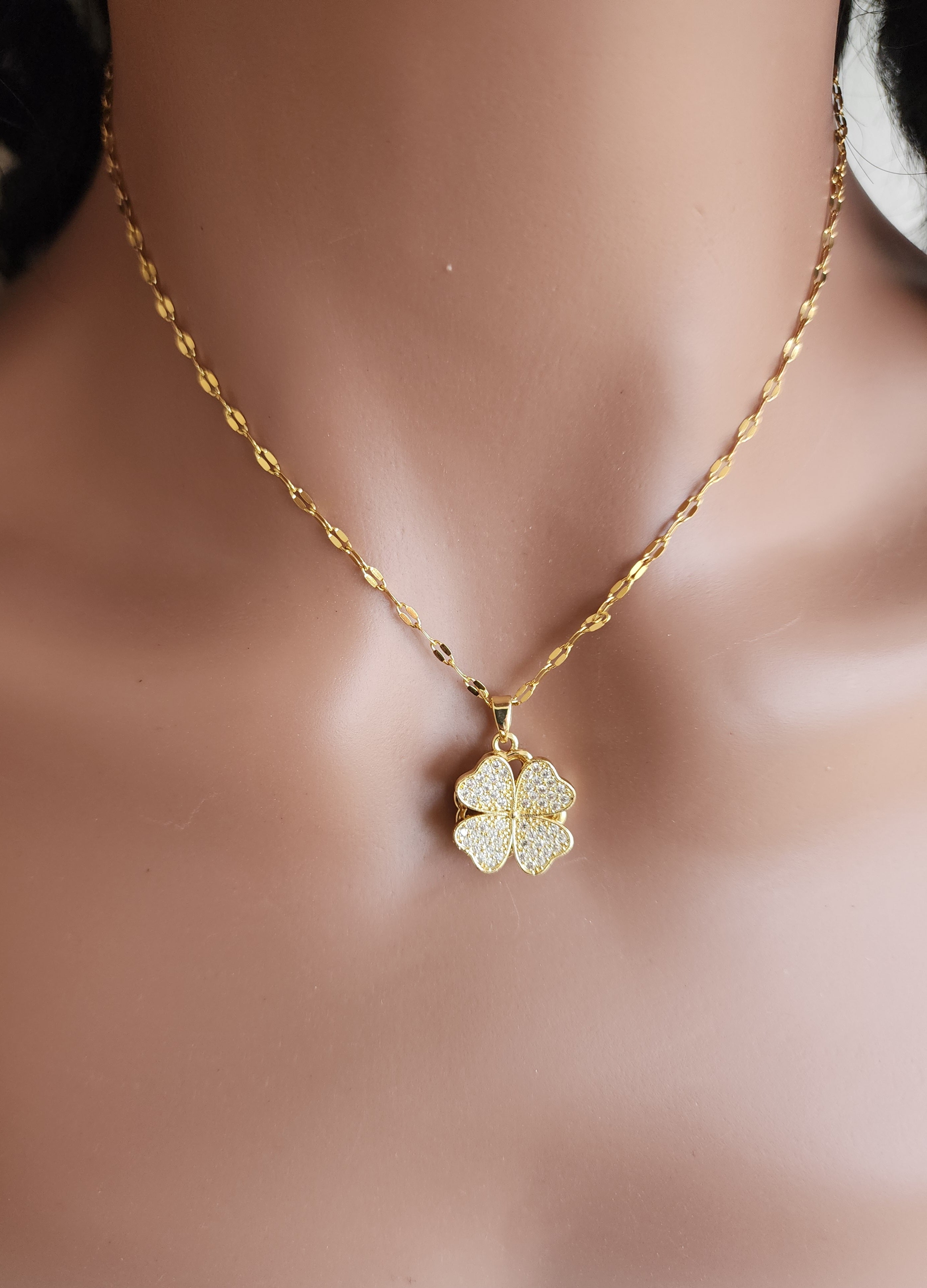 Collier pendentif trèfle tournant