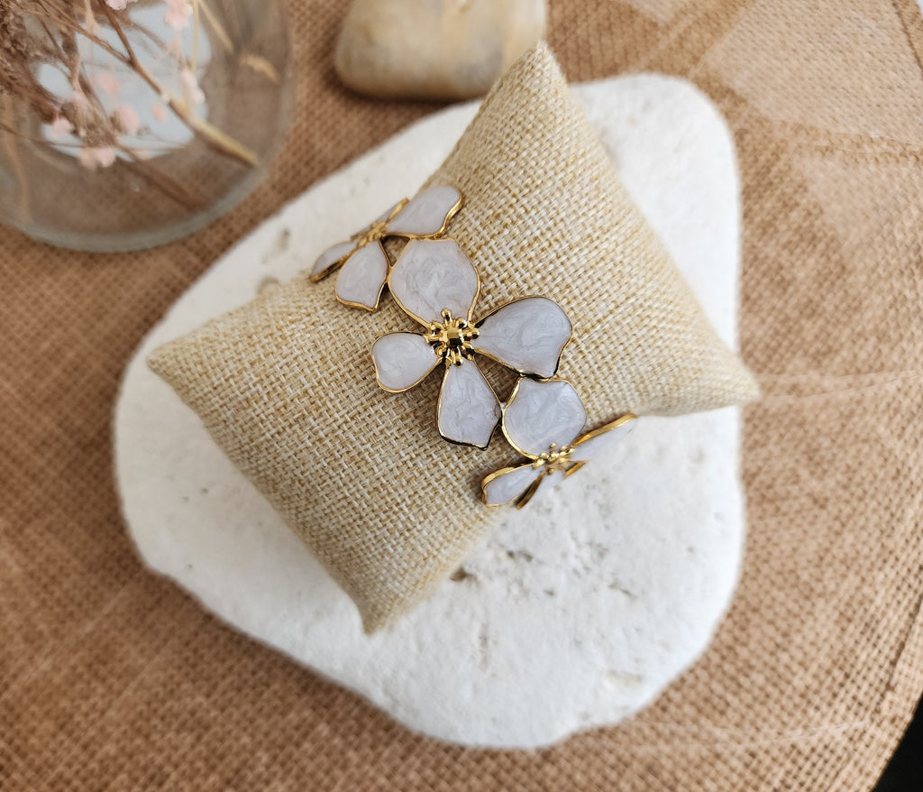Bracelet jonc ajustable fleurs blanches