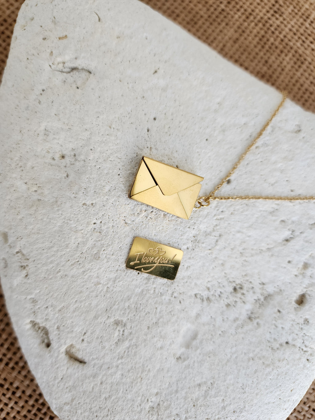Collier pendentif enveloppe message