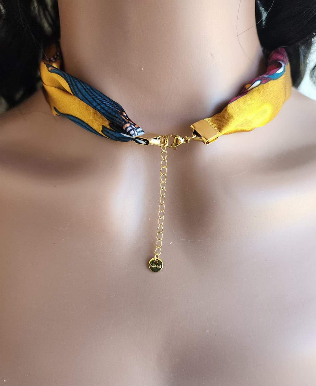 Collier ruban pendentif soleil