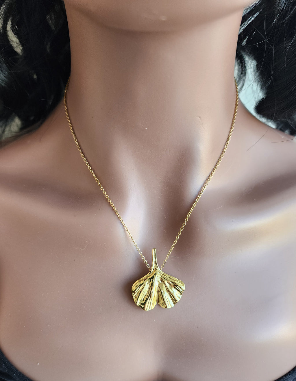 Collier pendentif feuille de Ginkgo biloba