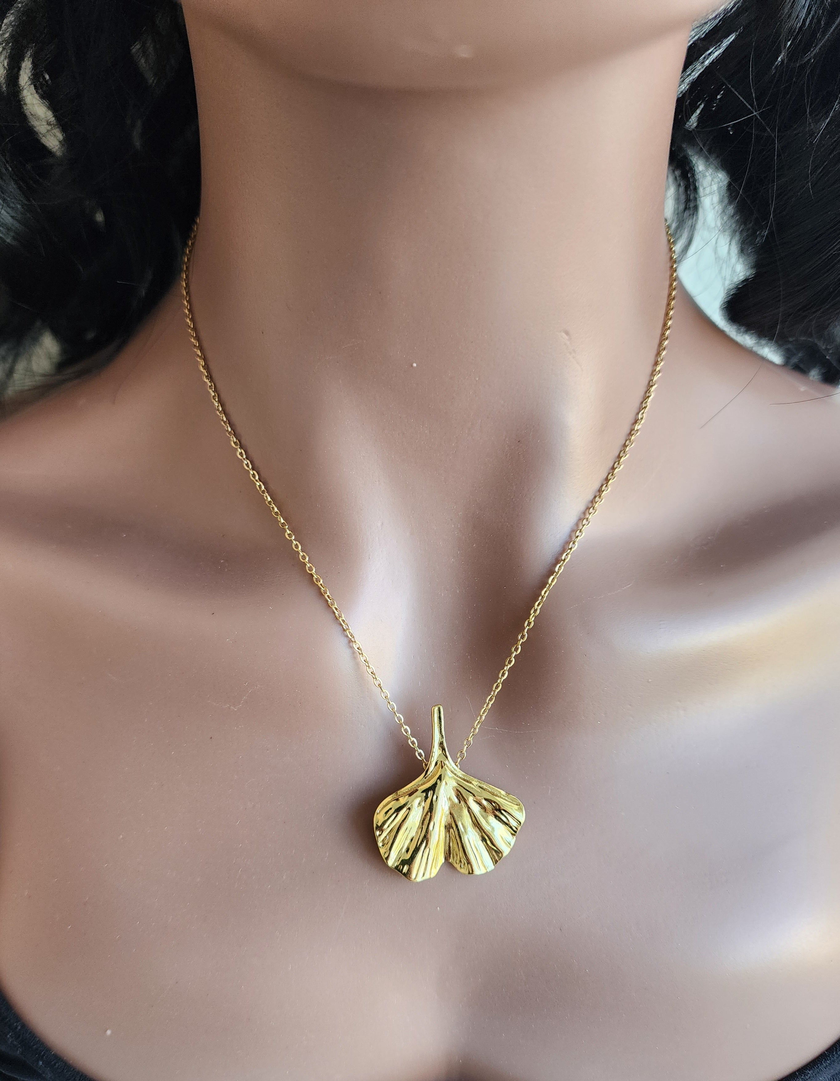Collier pendentif feuille de Ginkgo biloba