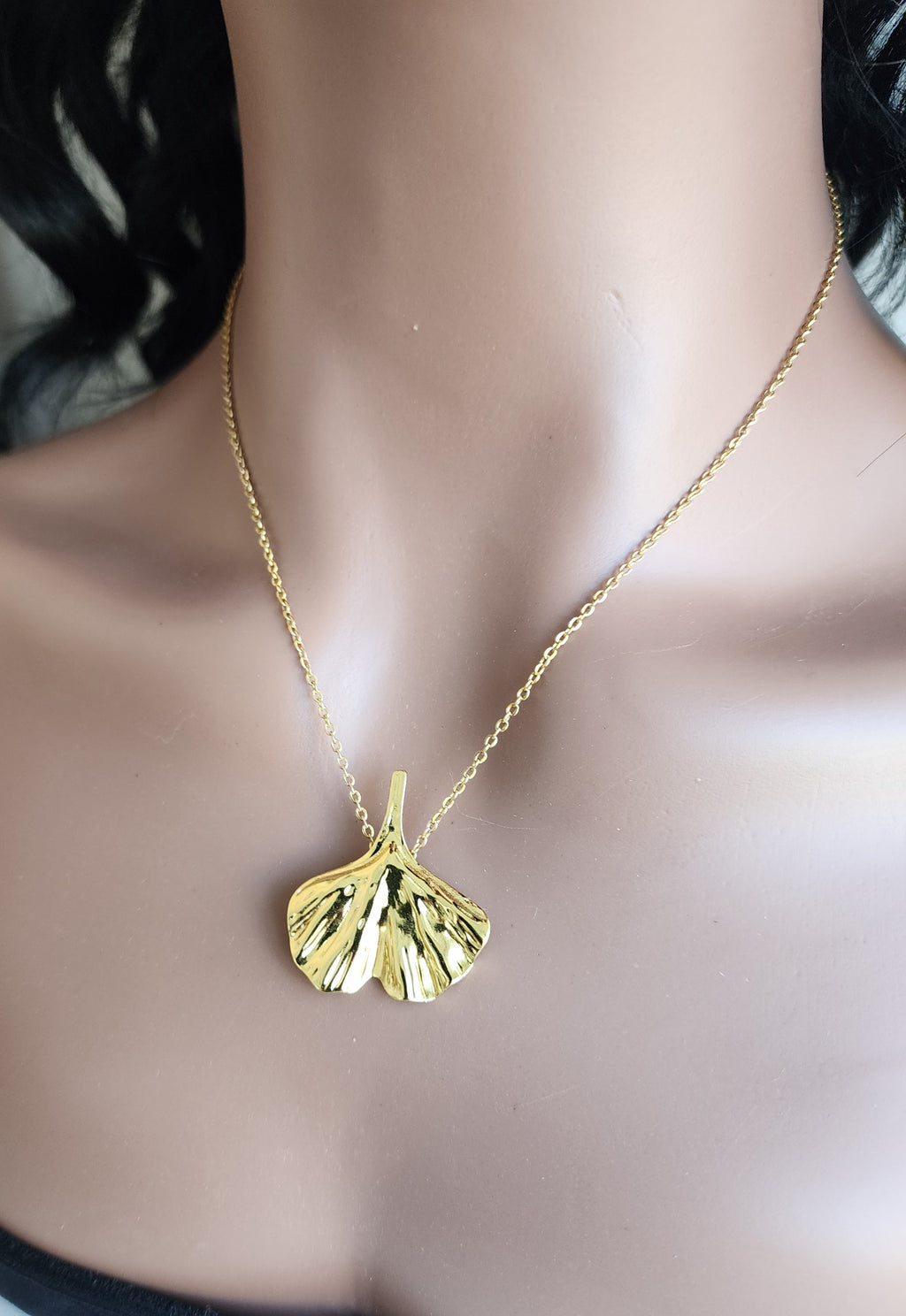 Collier pendentif feuille de Ginkgo biloba