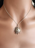 Collier pendentif soleil