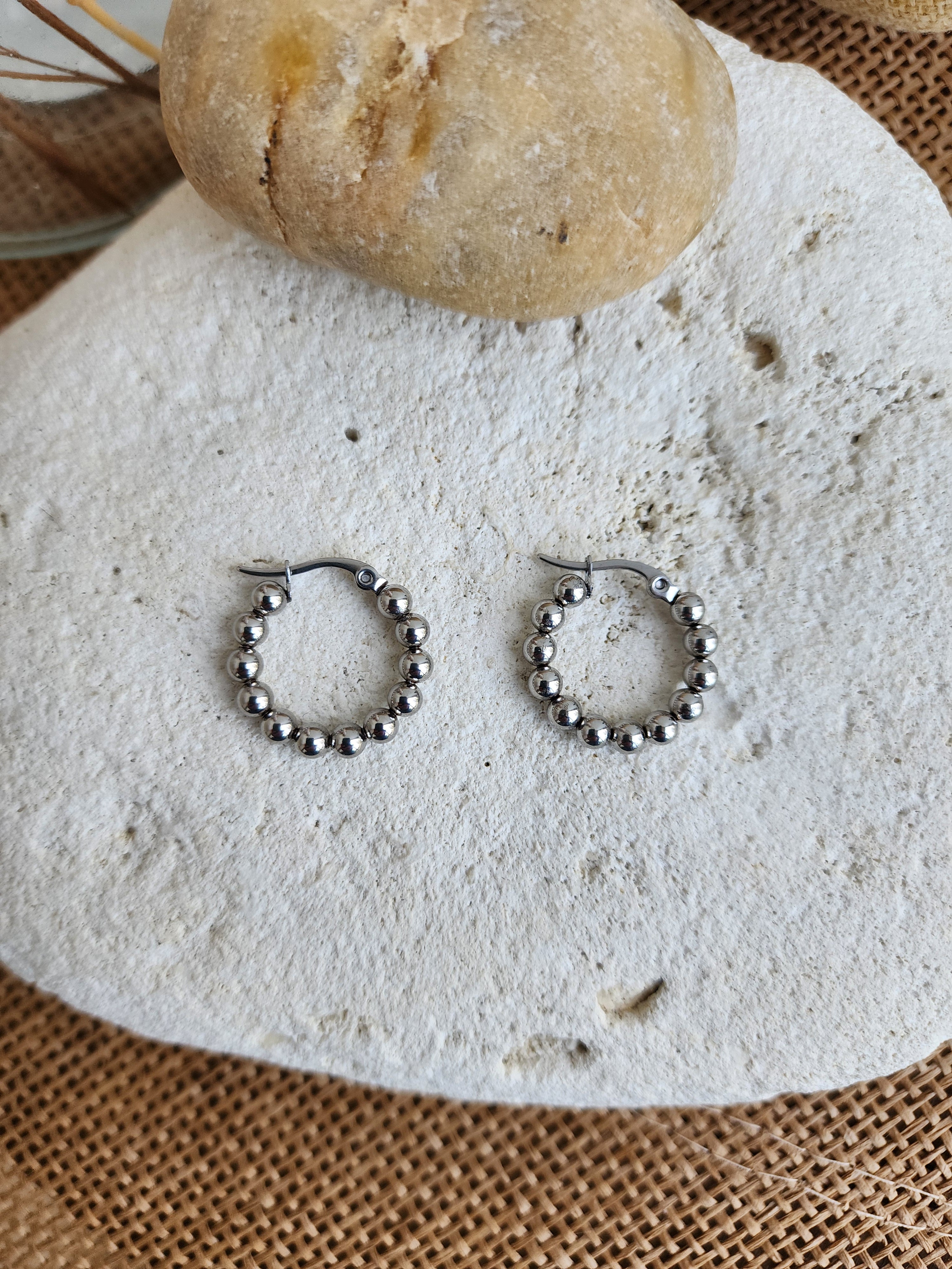 Boucles d'oreilles créoles perlées