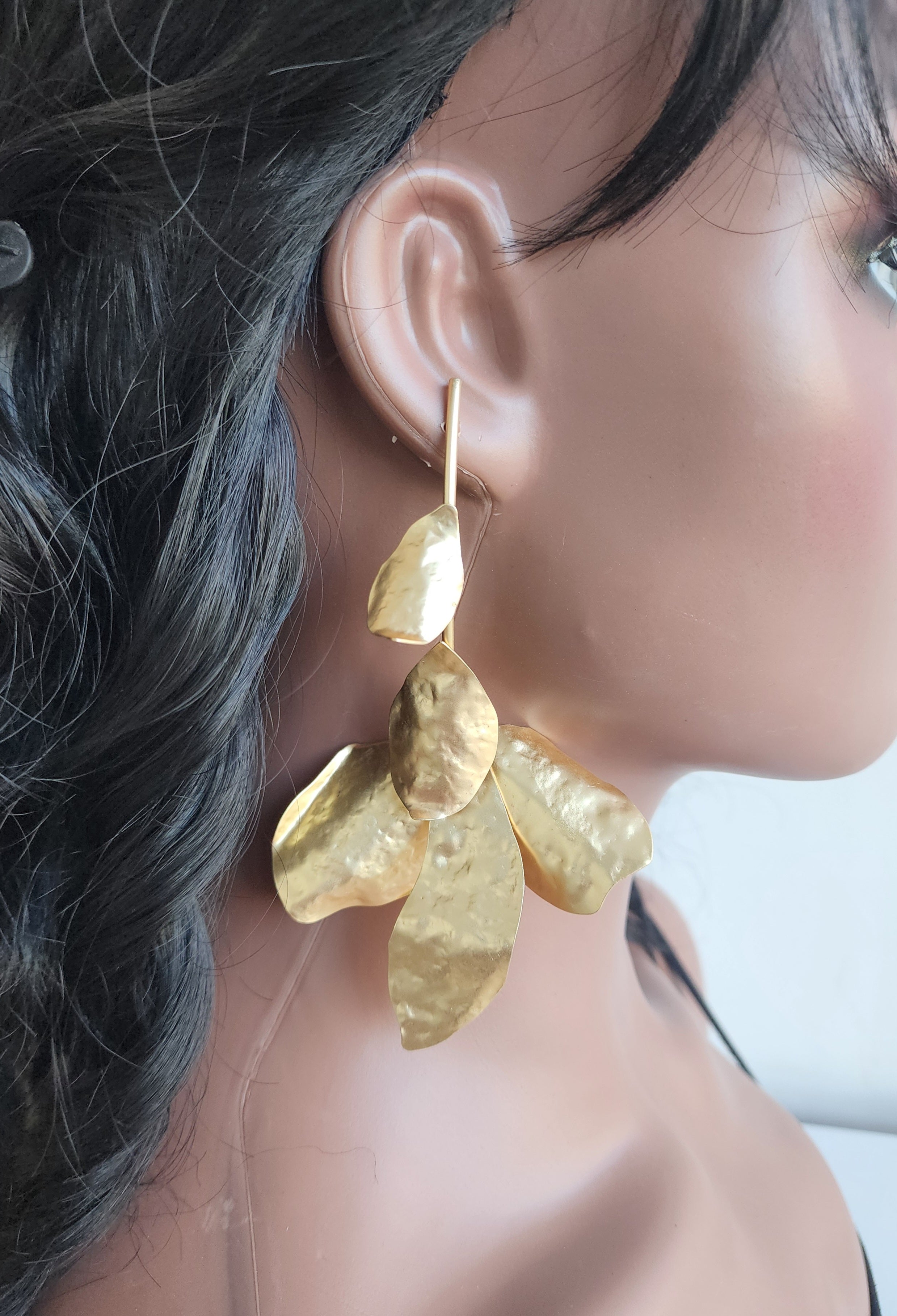 Boucles d'oreilles pendantes feuilles martelées