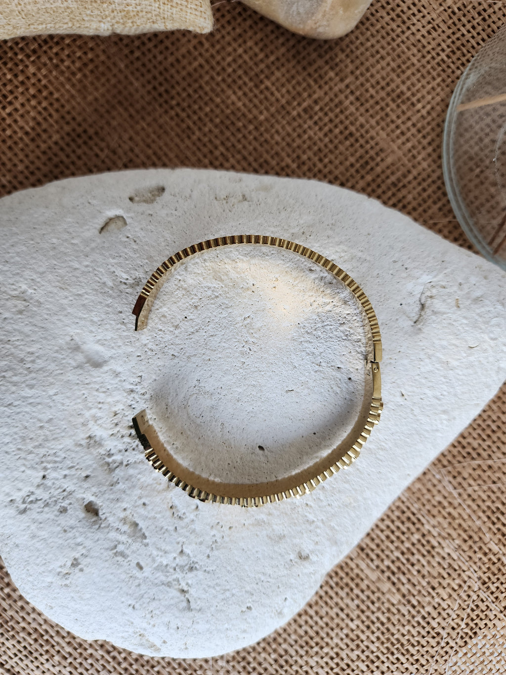 Bracelet jonc fleurs blanches