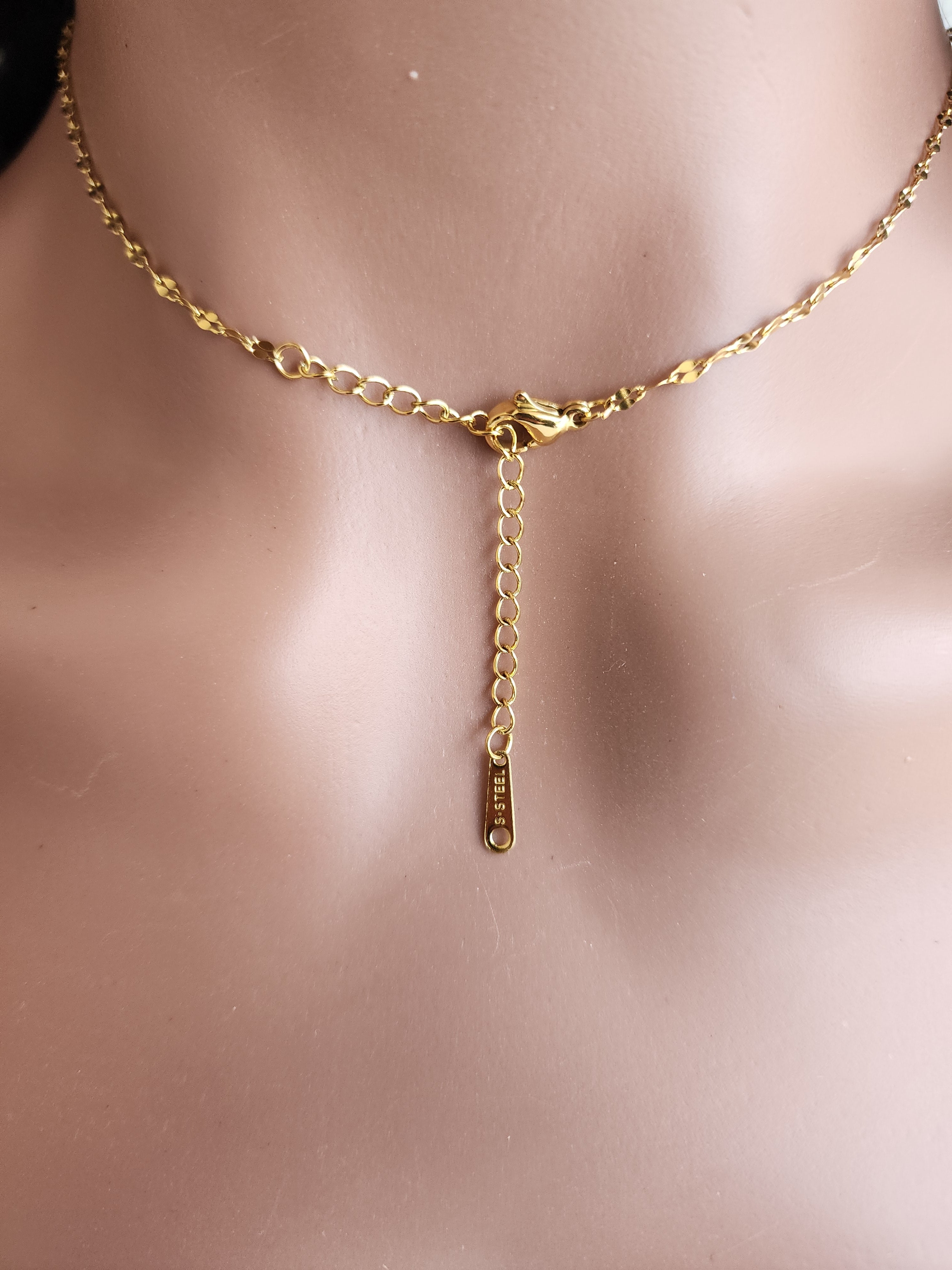 Collier pendentif fleur et strass tournante