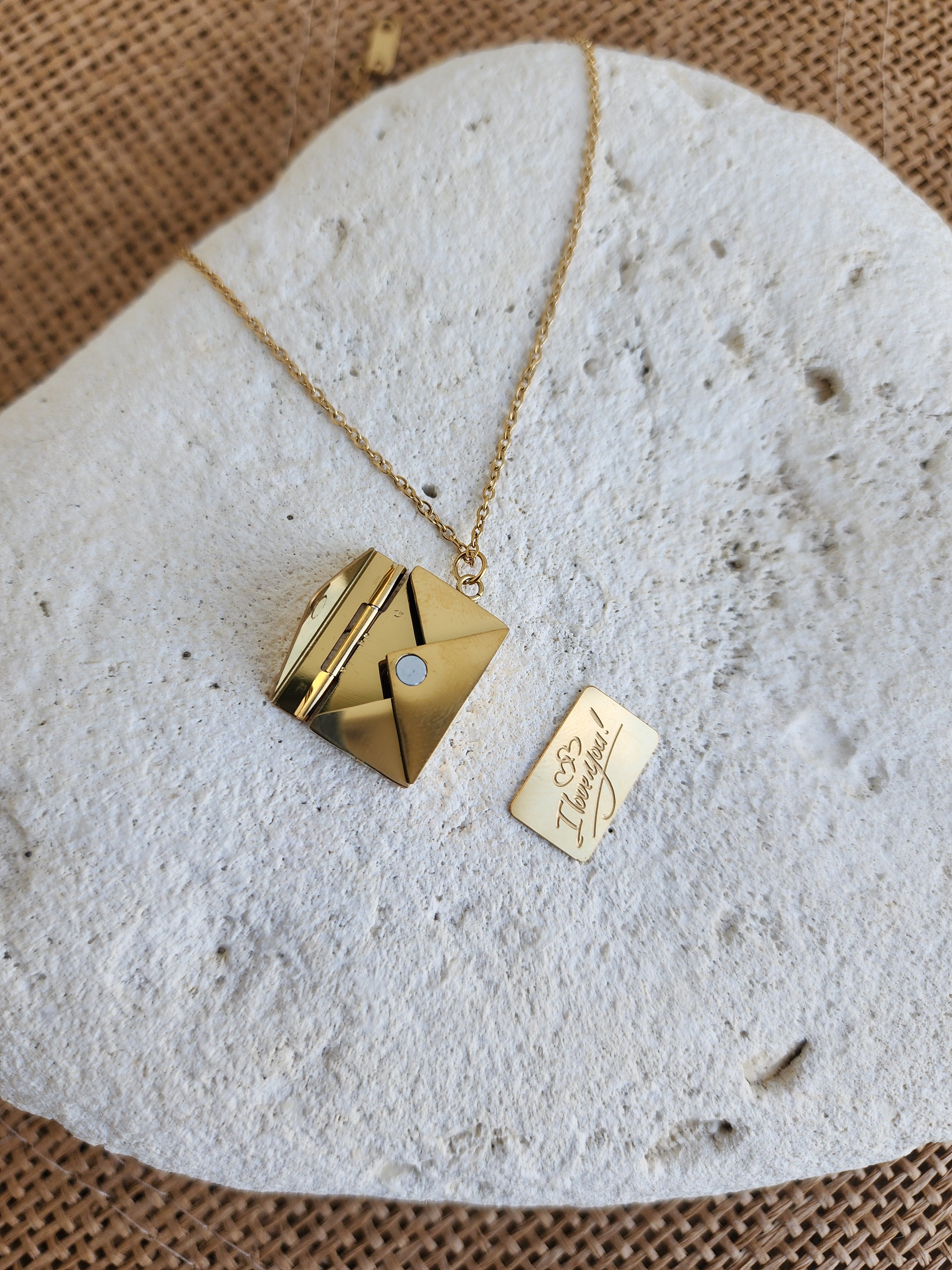 Collier pendentif enveloppe message