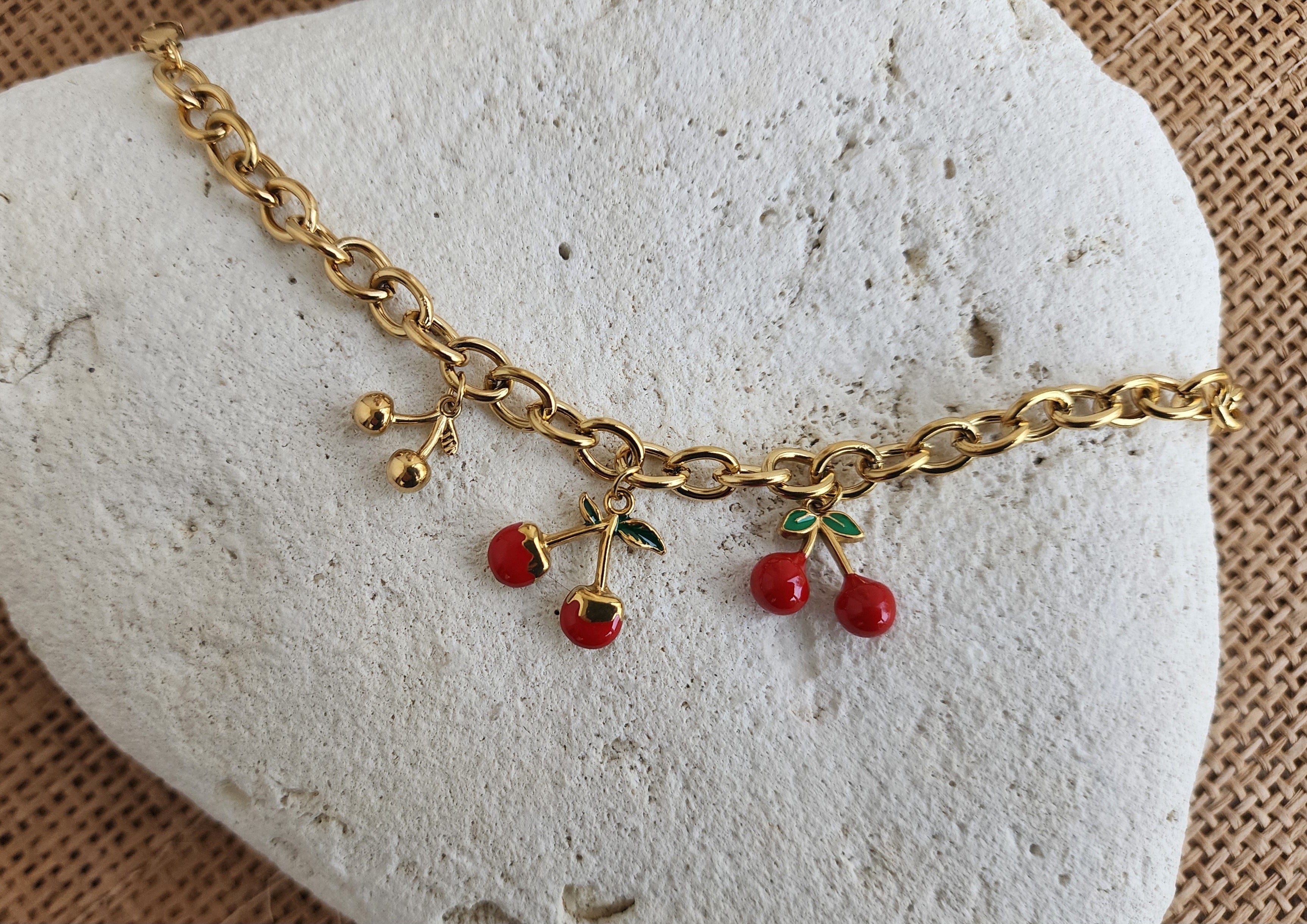 Bracelet à breloques cerises