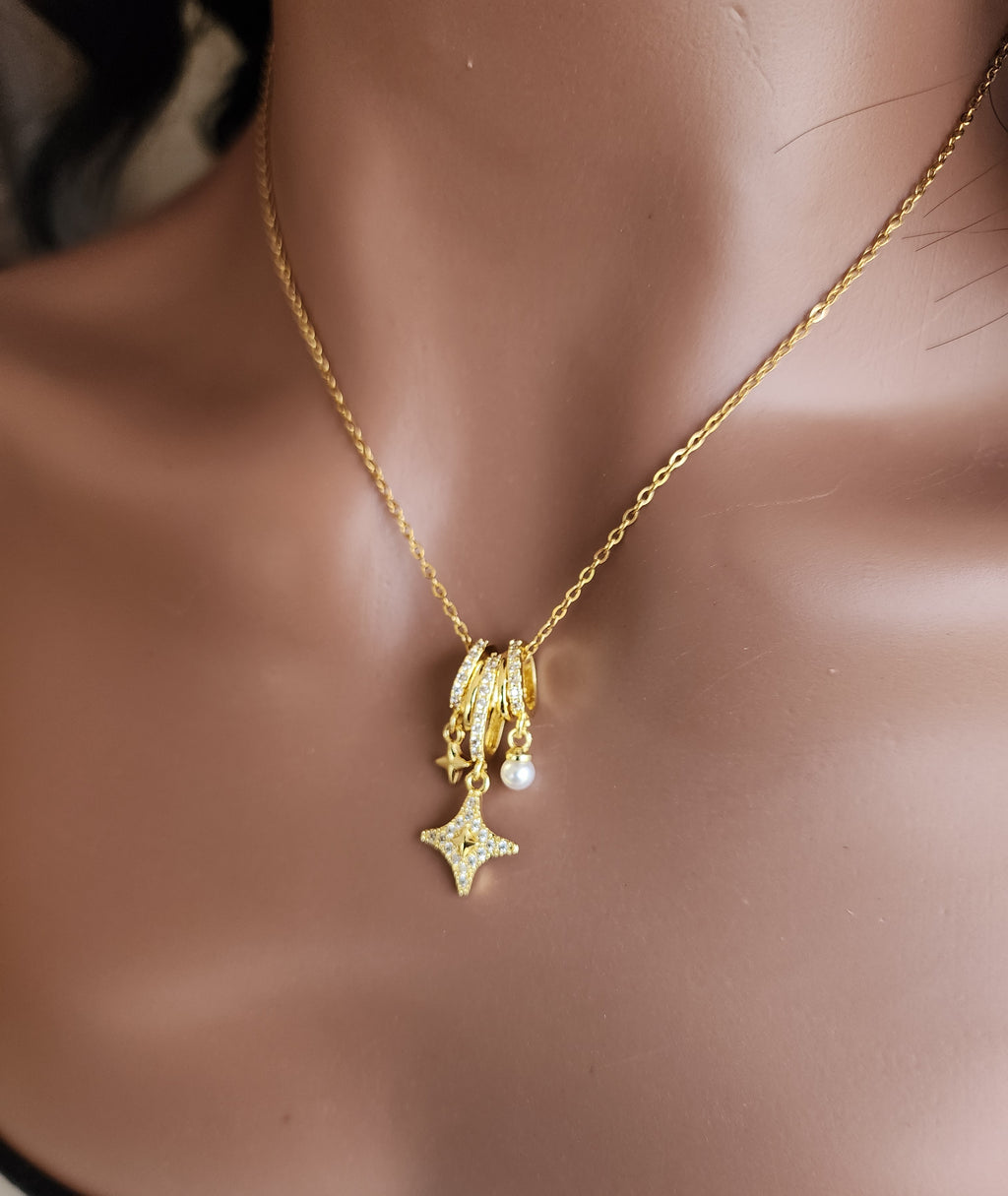 Collier à pendentifs petites breloques