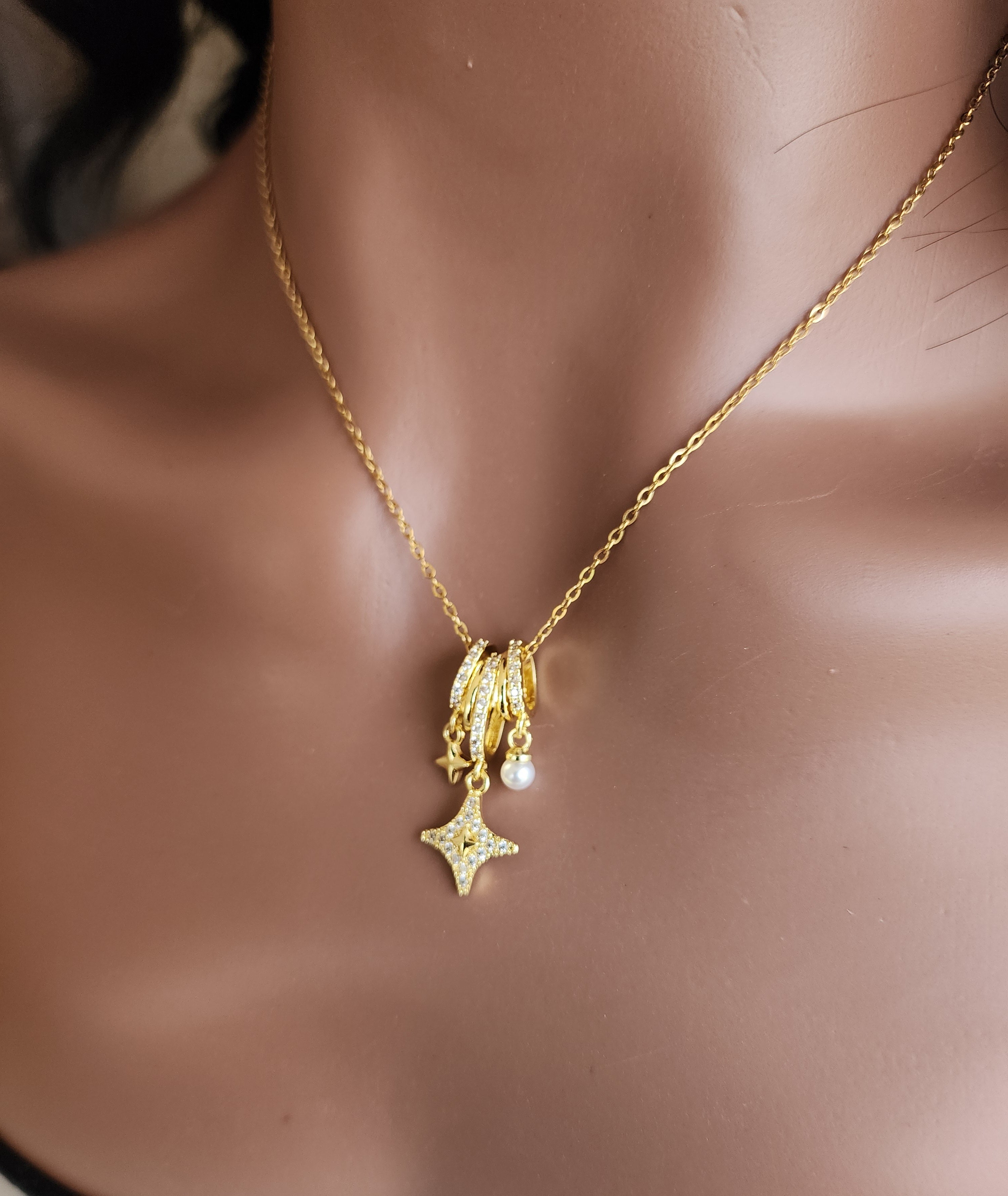 Collier à pendentifs petites breloques