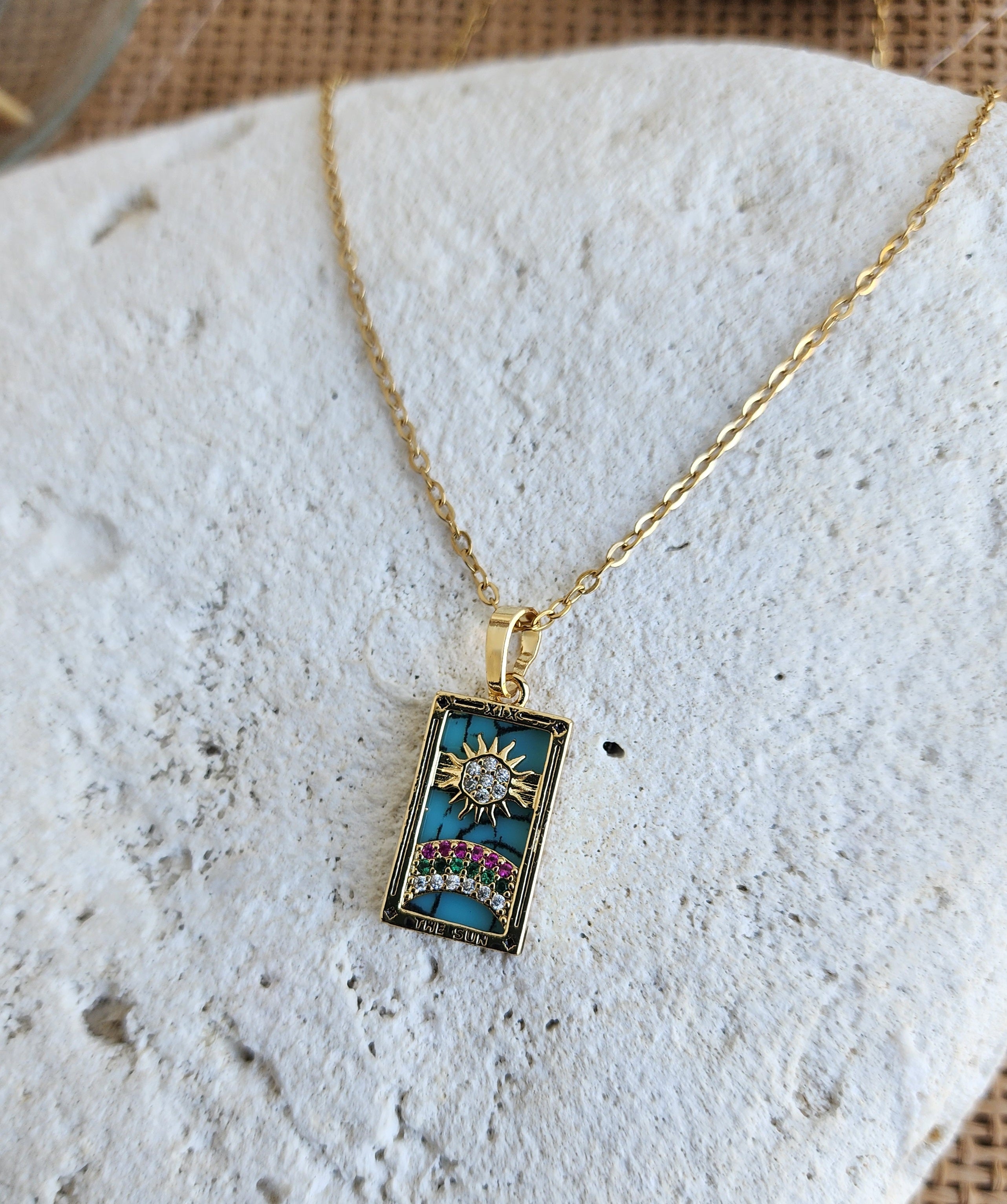 Collier pendentif soleil