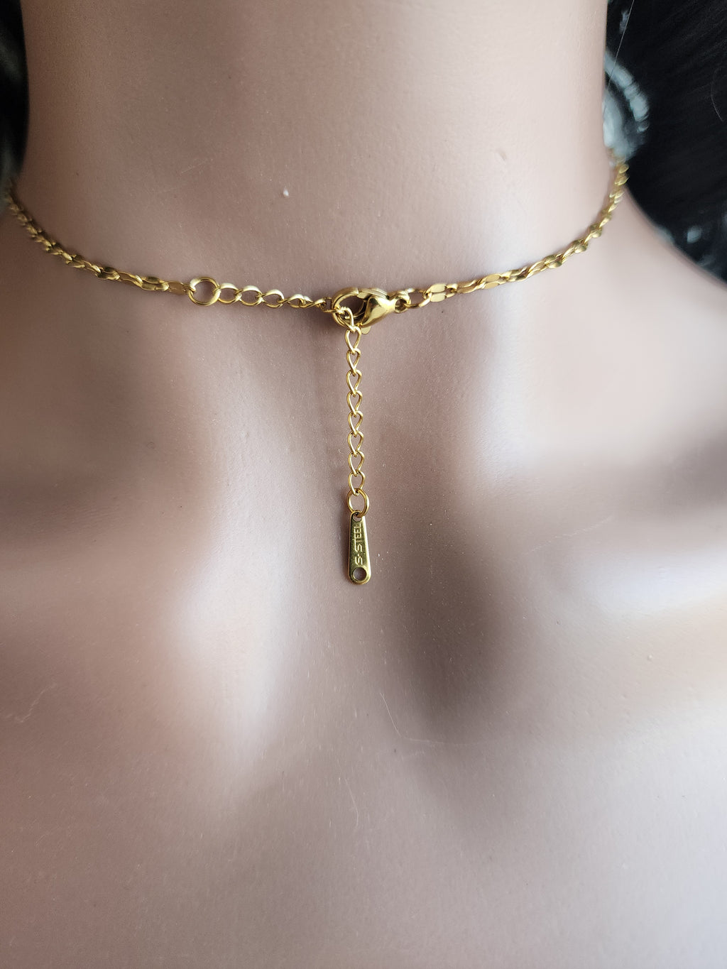 Collier pendentif cylindrique strass