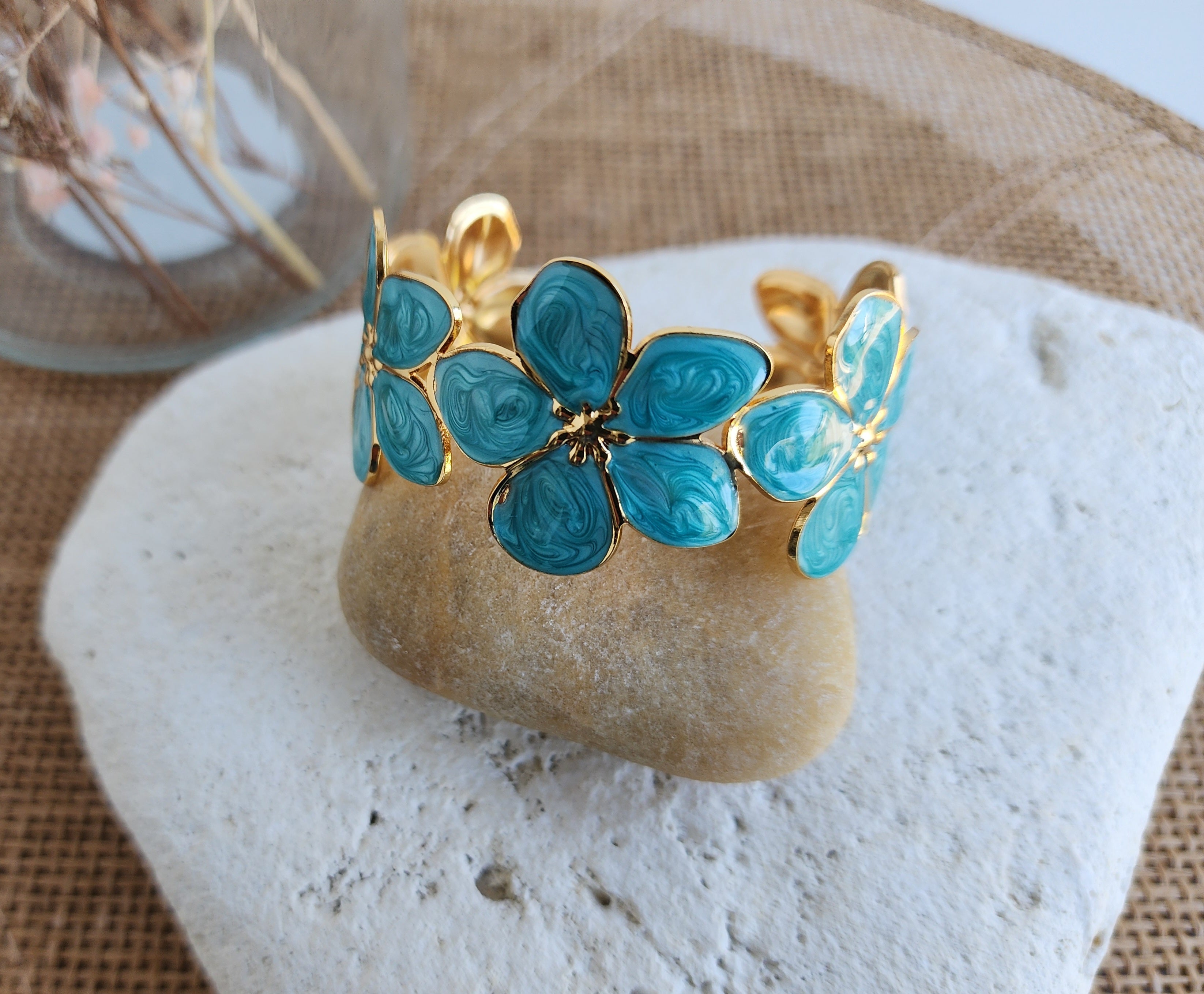 Bracelet jonc ajustable fleurs bleues