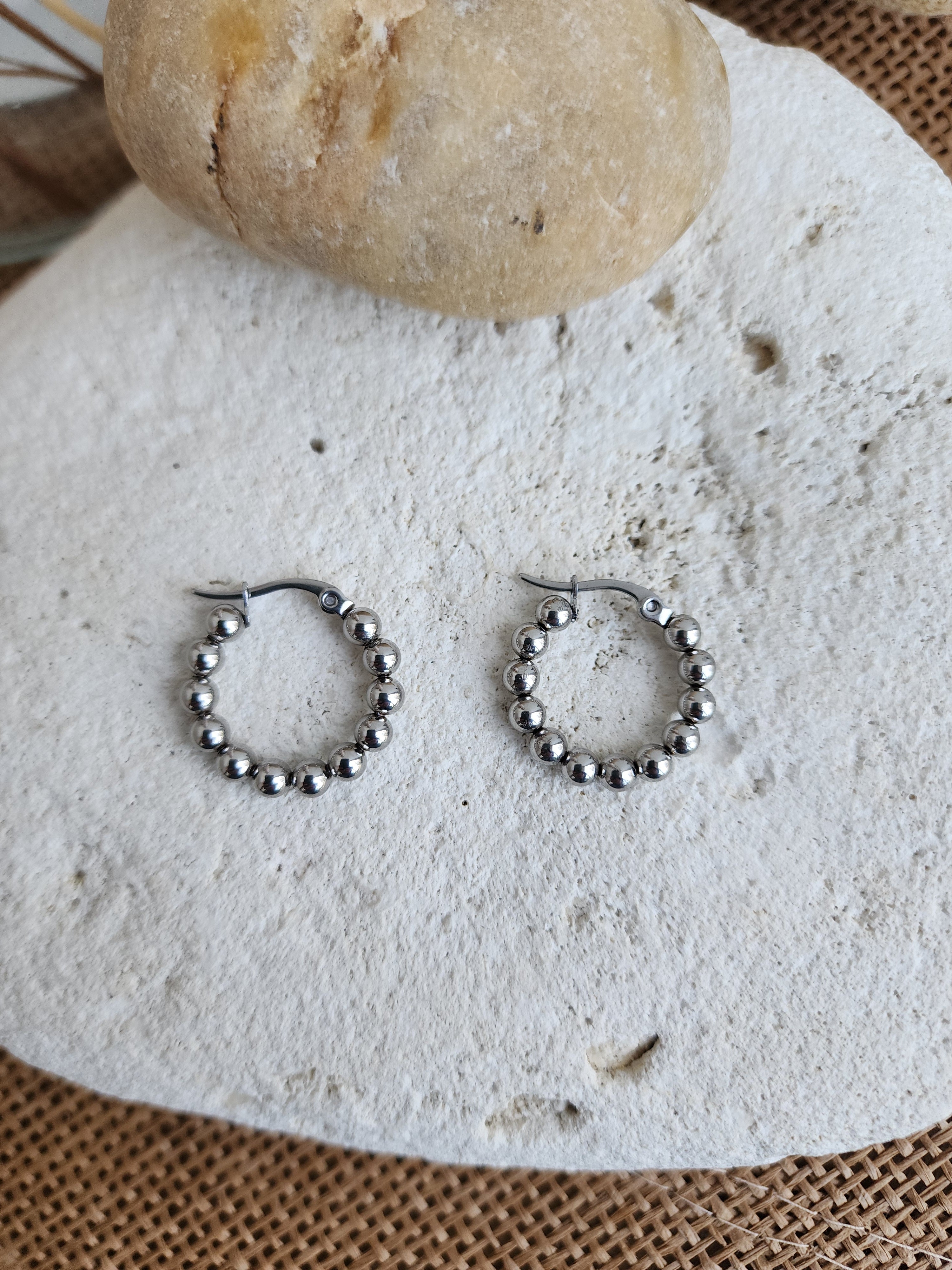 Boucles d'oreilles créoles perlées