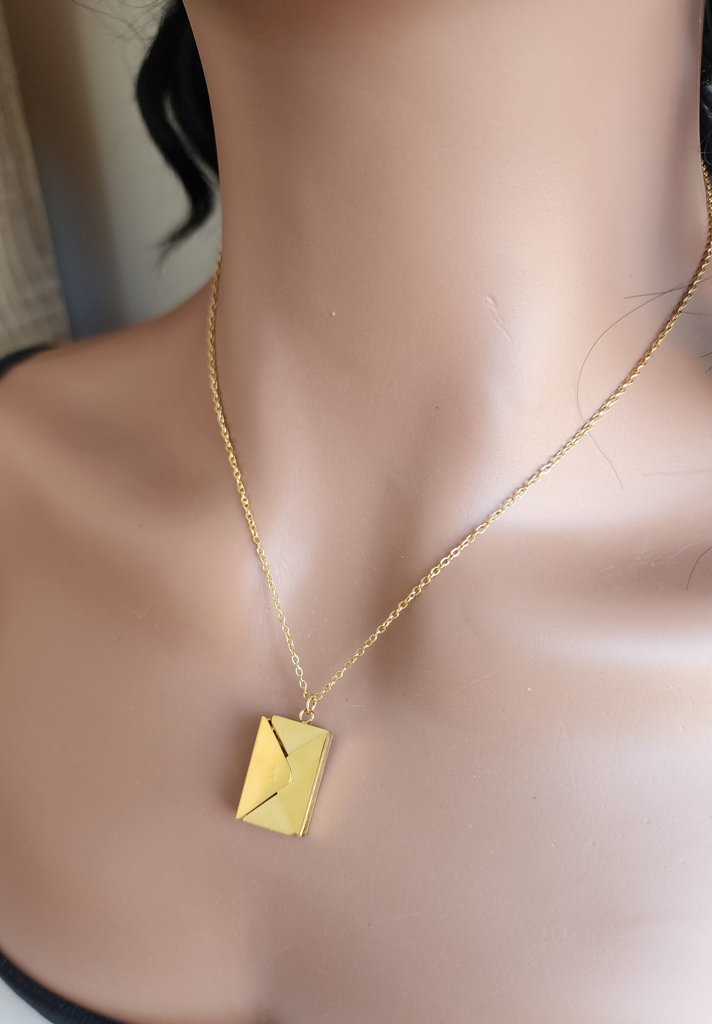Collier pendentif enveloppe message