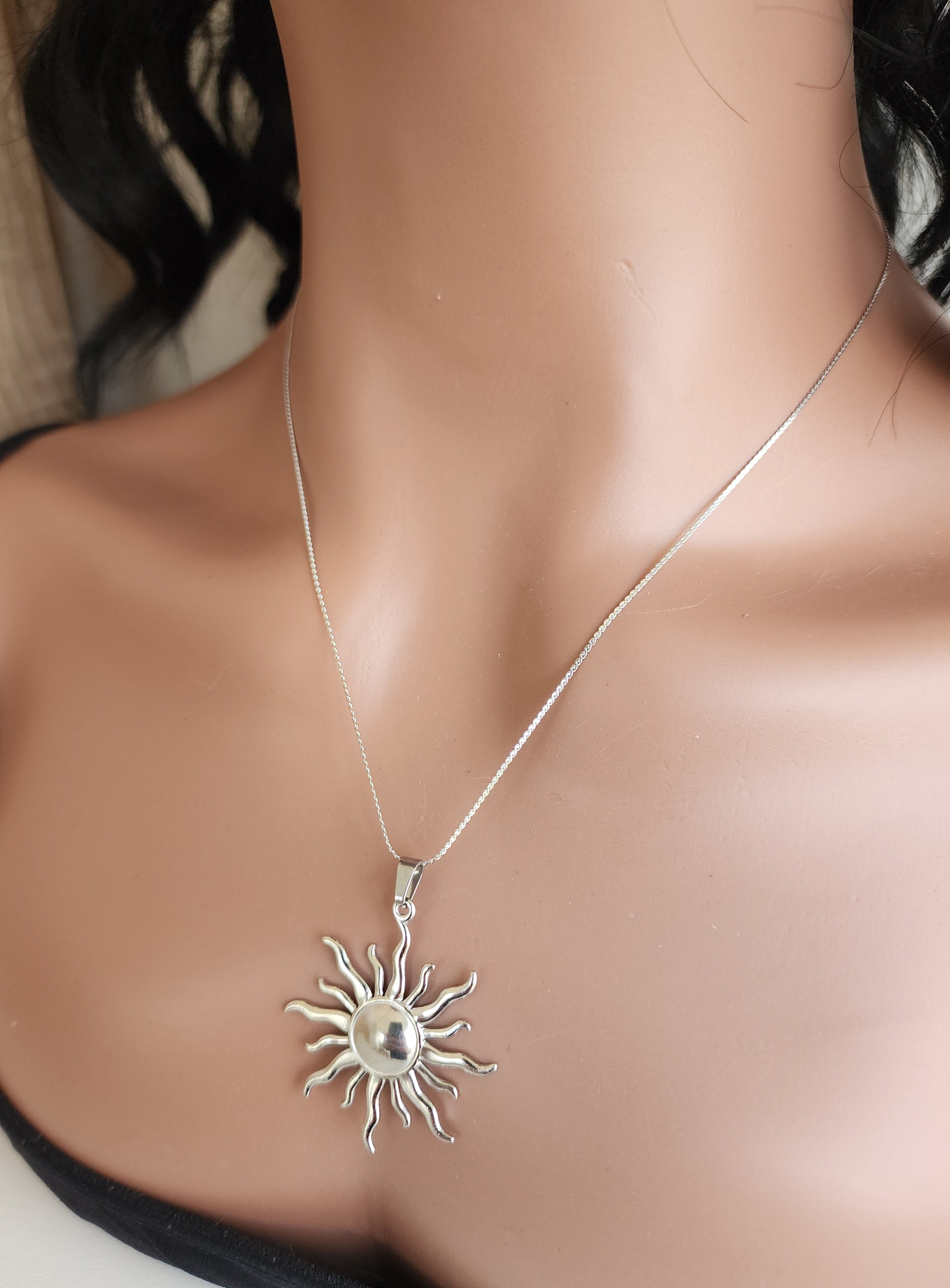 Collier pendentif soleil