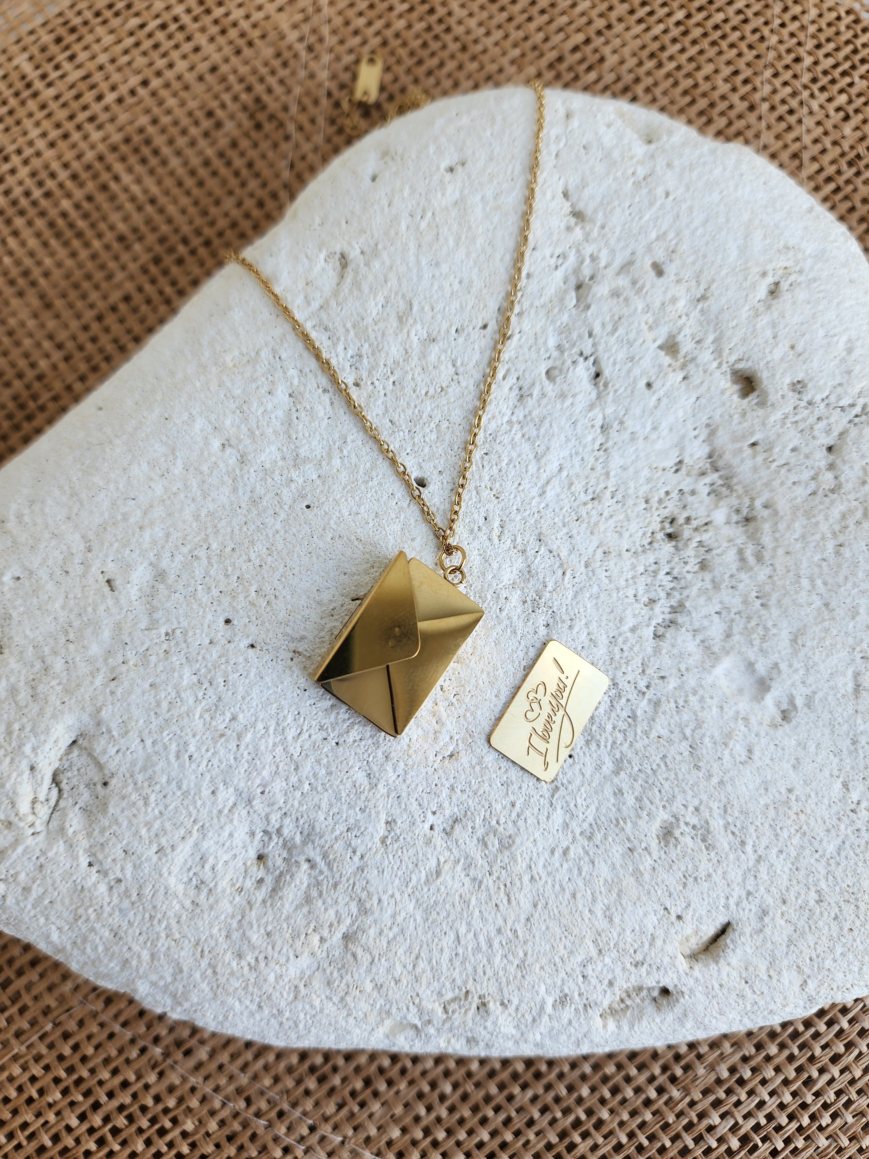 Collier pendentif enveloppe message