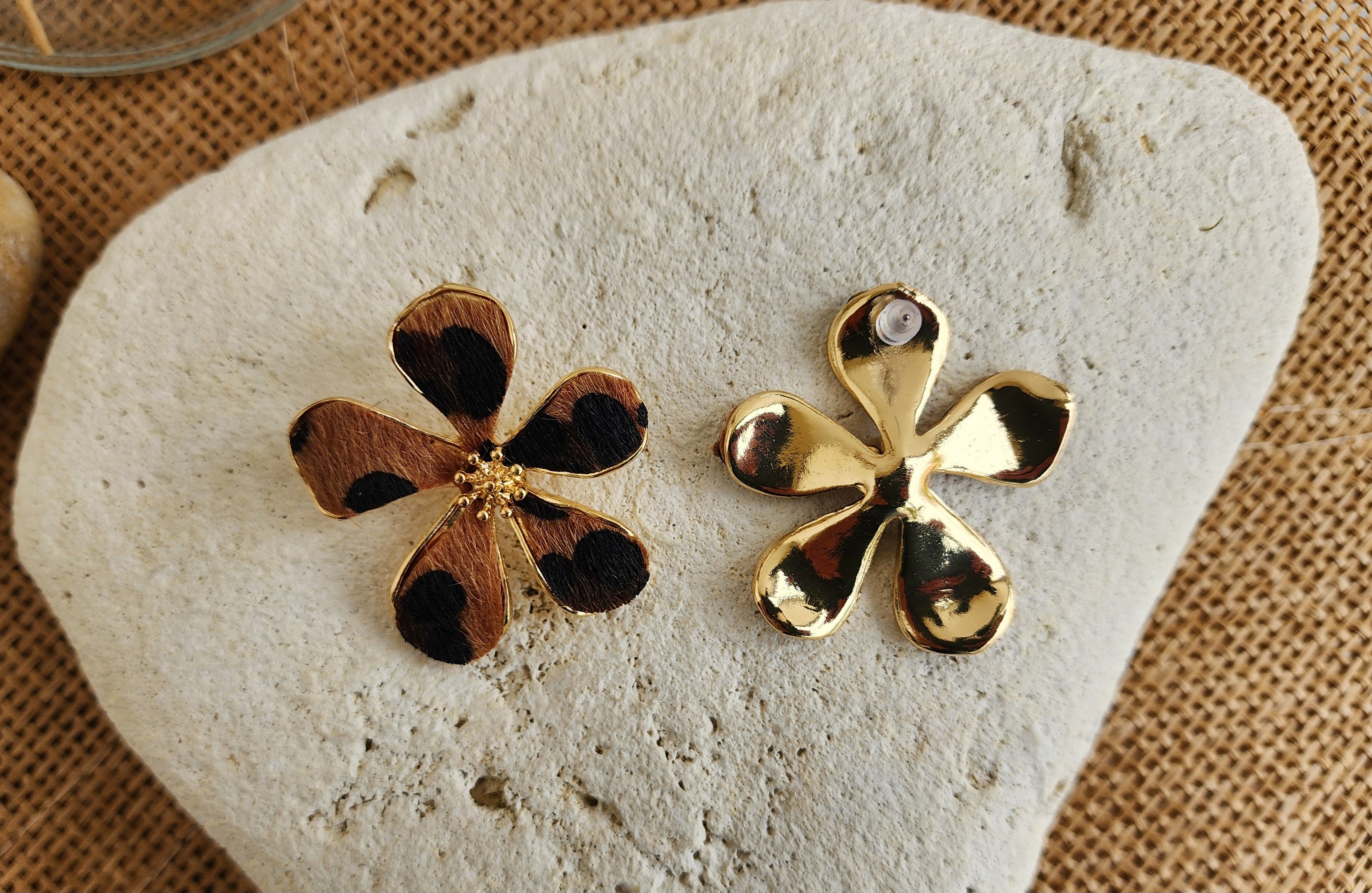 Boucles d'oreilles fleurs motifs léopard