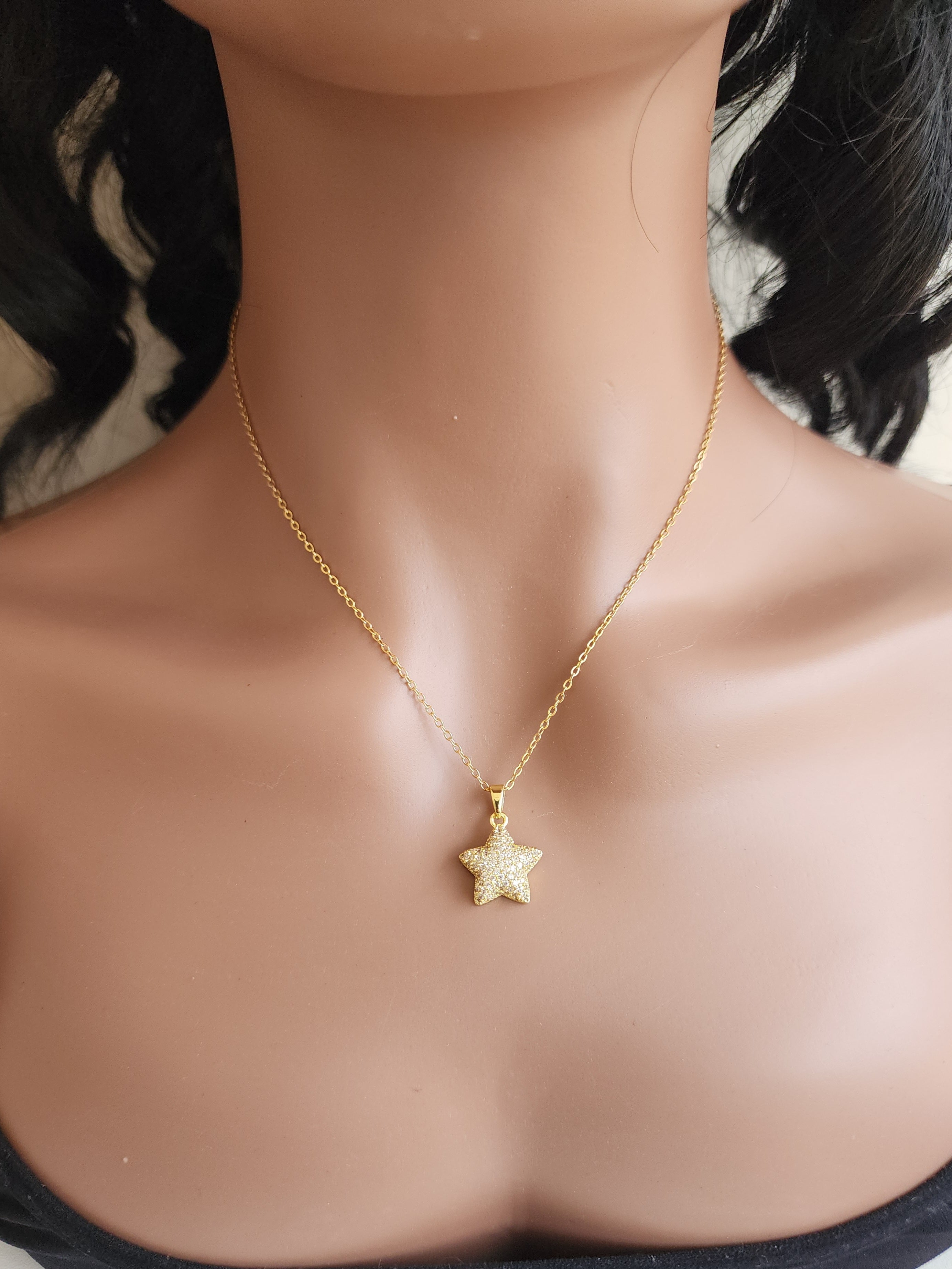 Collier pendentif étoile strass
