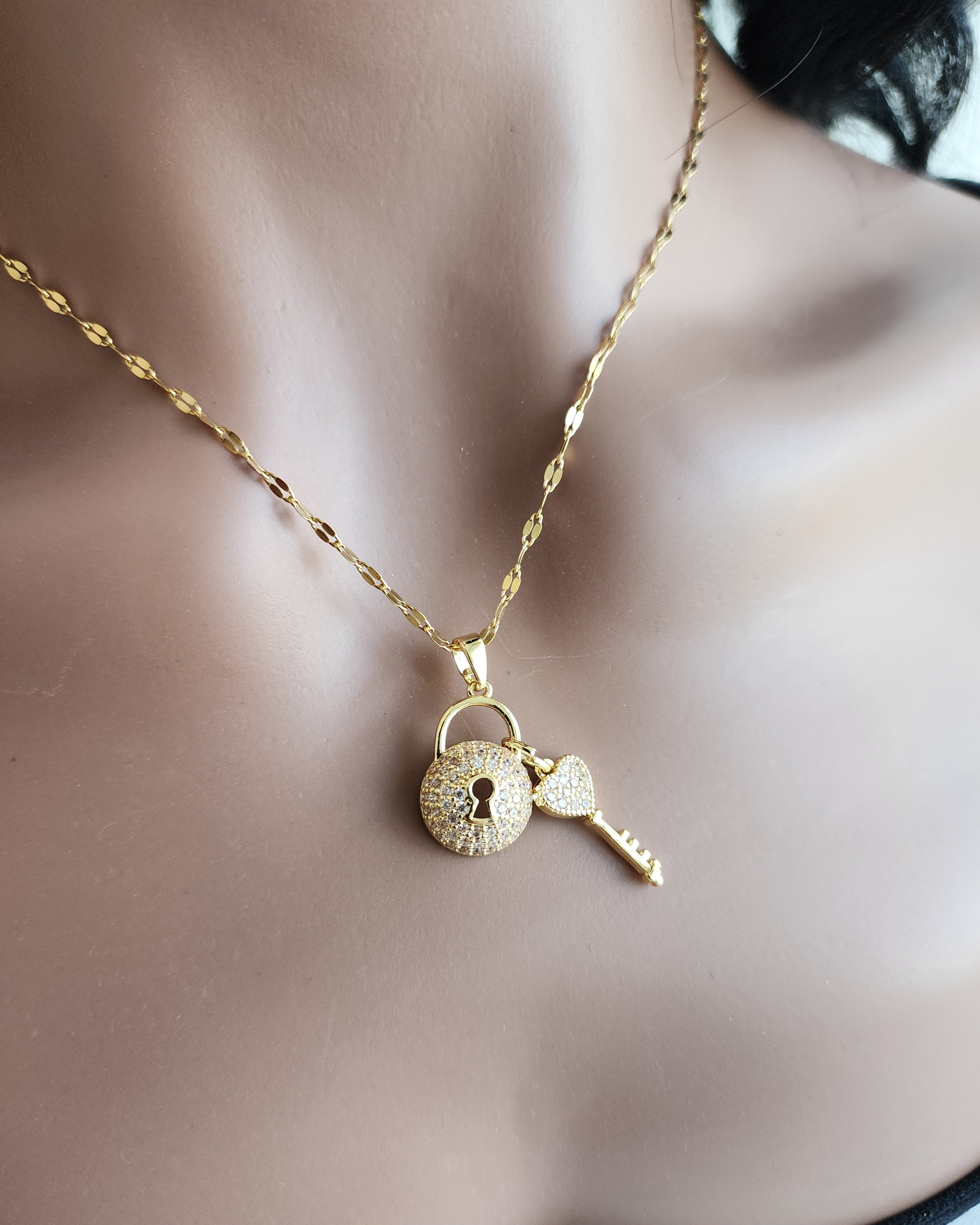 Collier pendentif cadena et clé