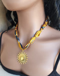 Collier ruban pendentif soleil