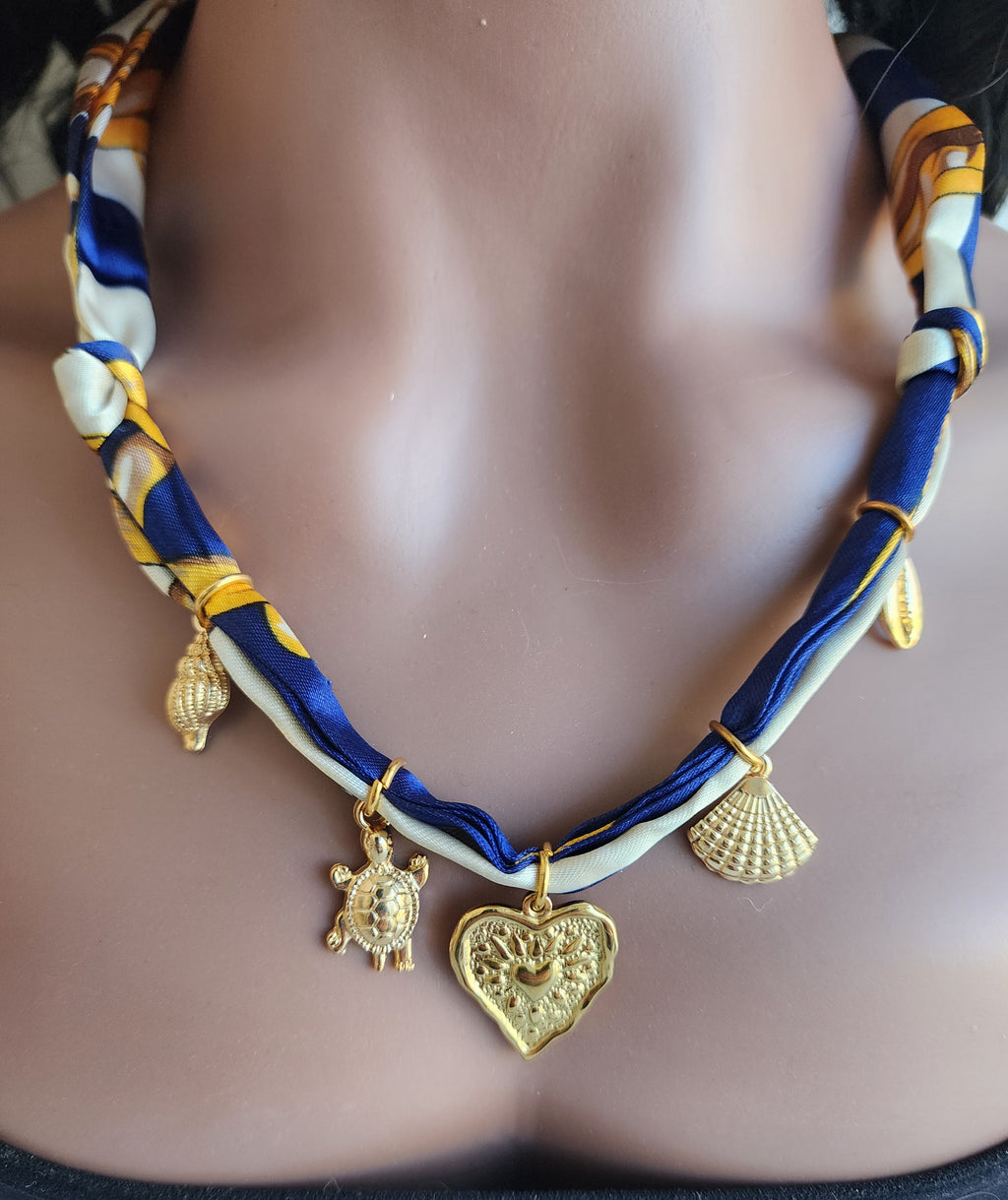 Collier ruban pendentif cœur