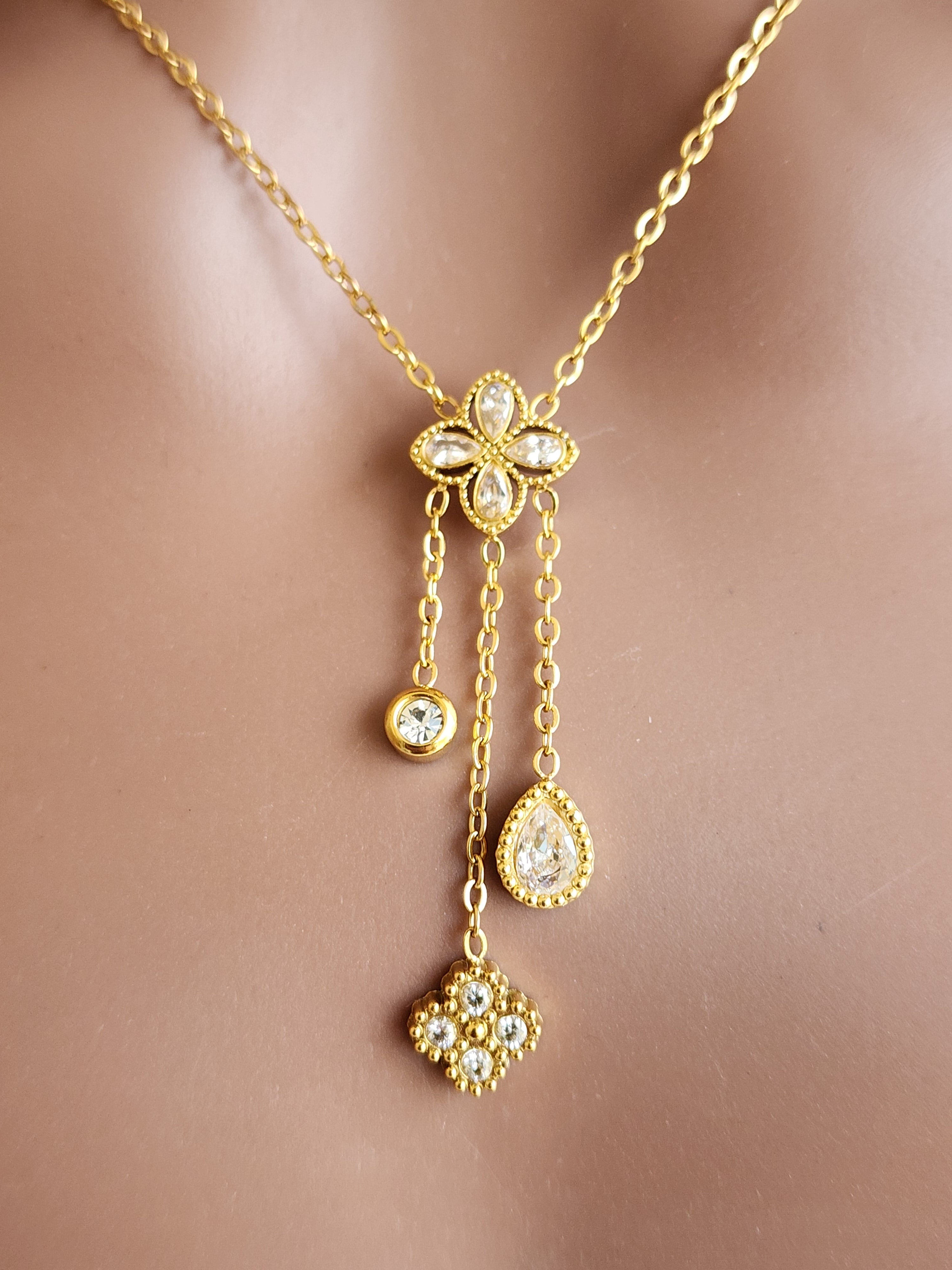 Collier trèfles diamants