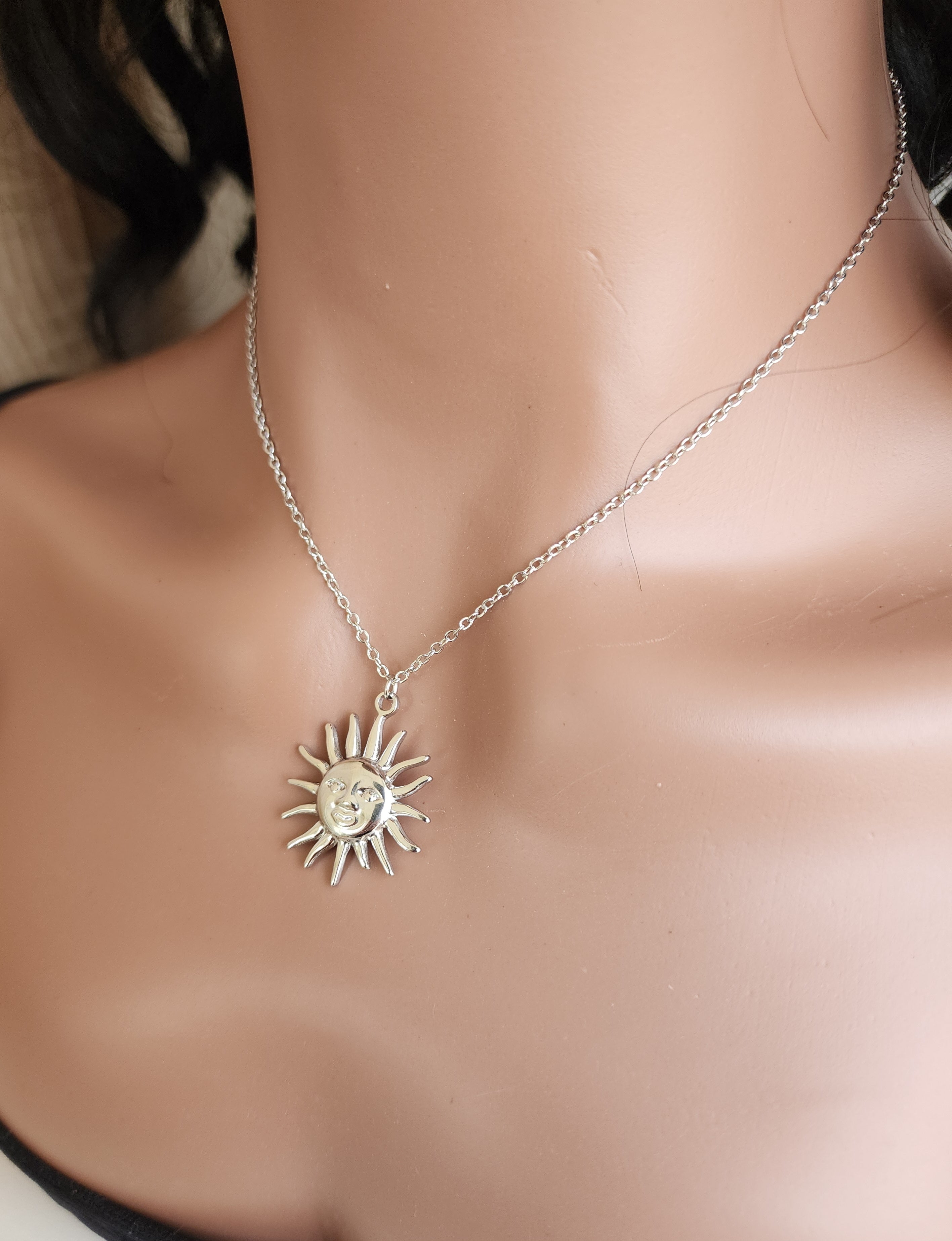 Collier pendentif soleil
