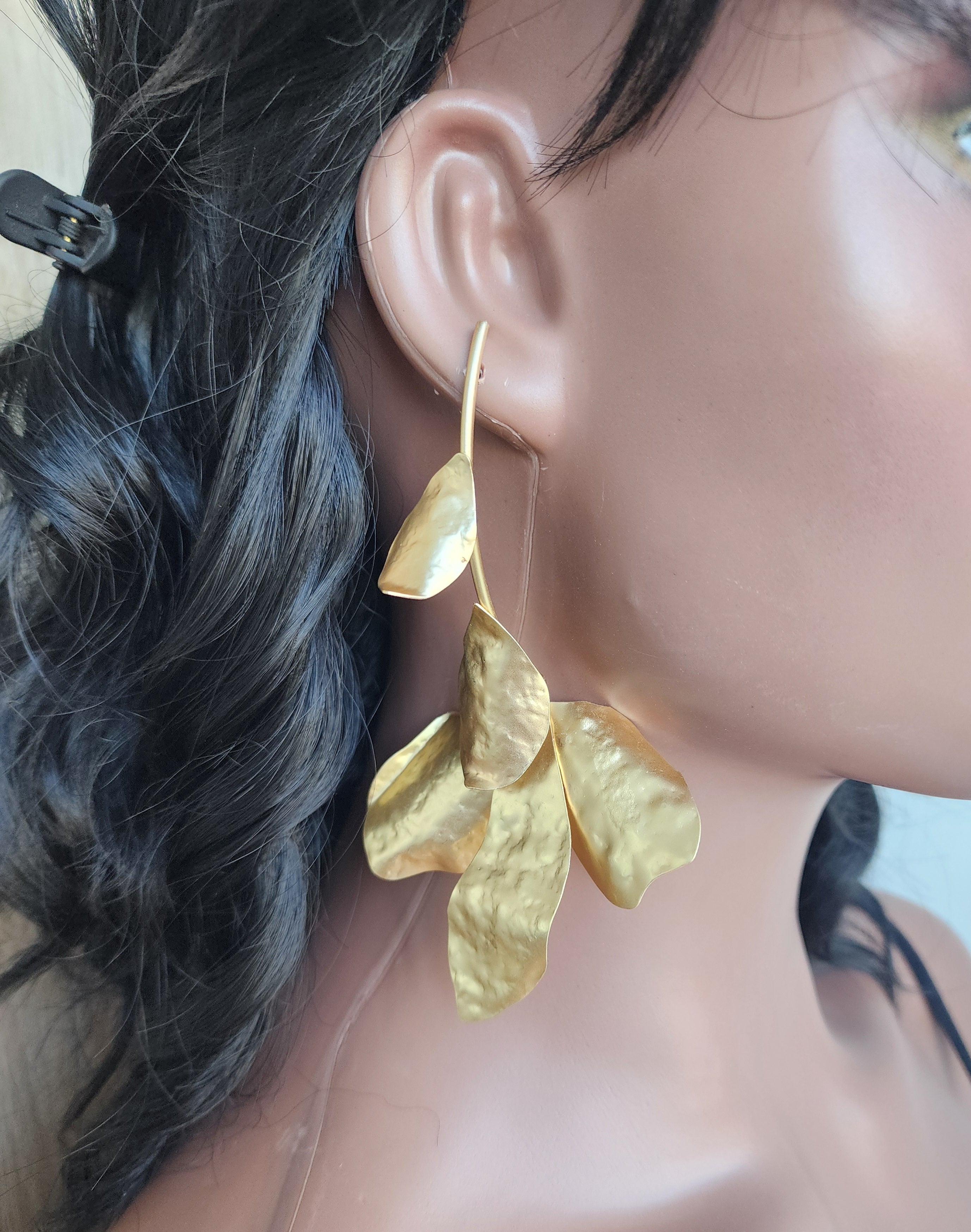 Boucles d'oreilles pendantes feuilles martelées