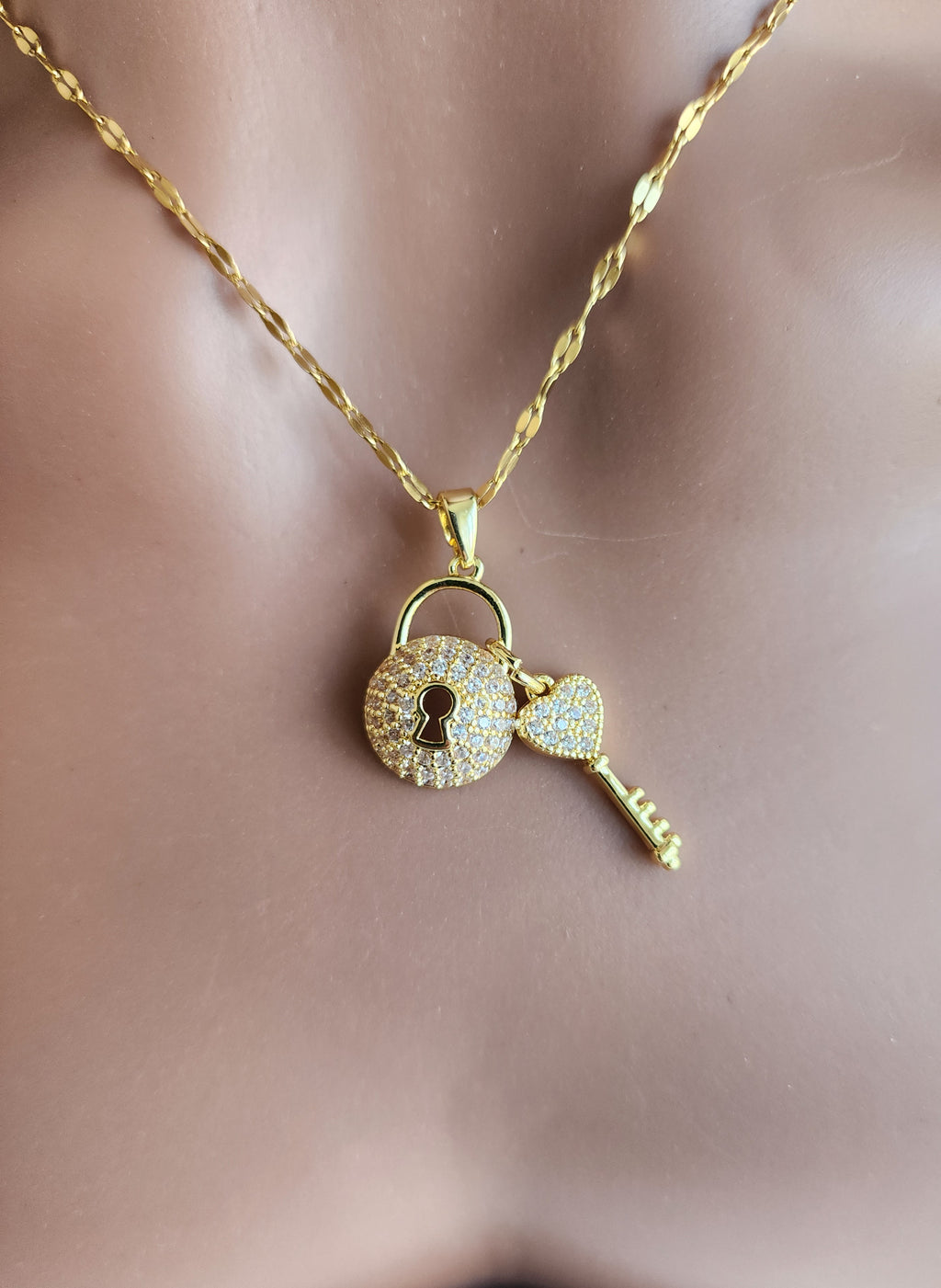 Collier pendentif cadena et clé