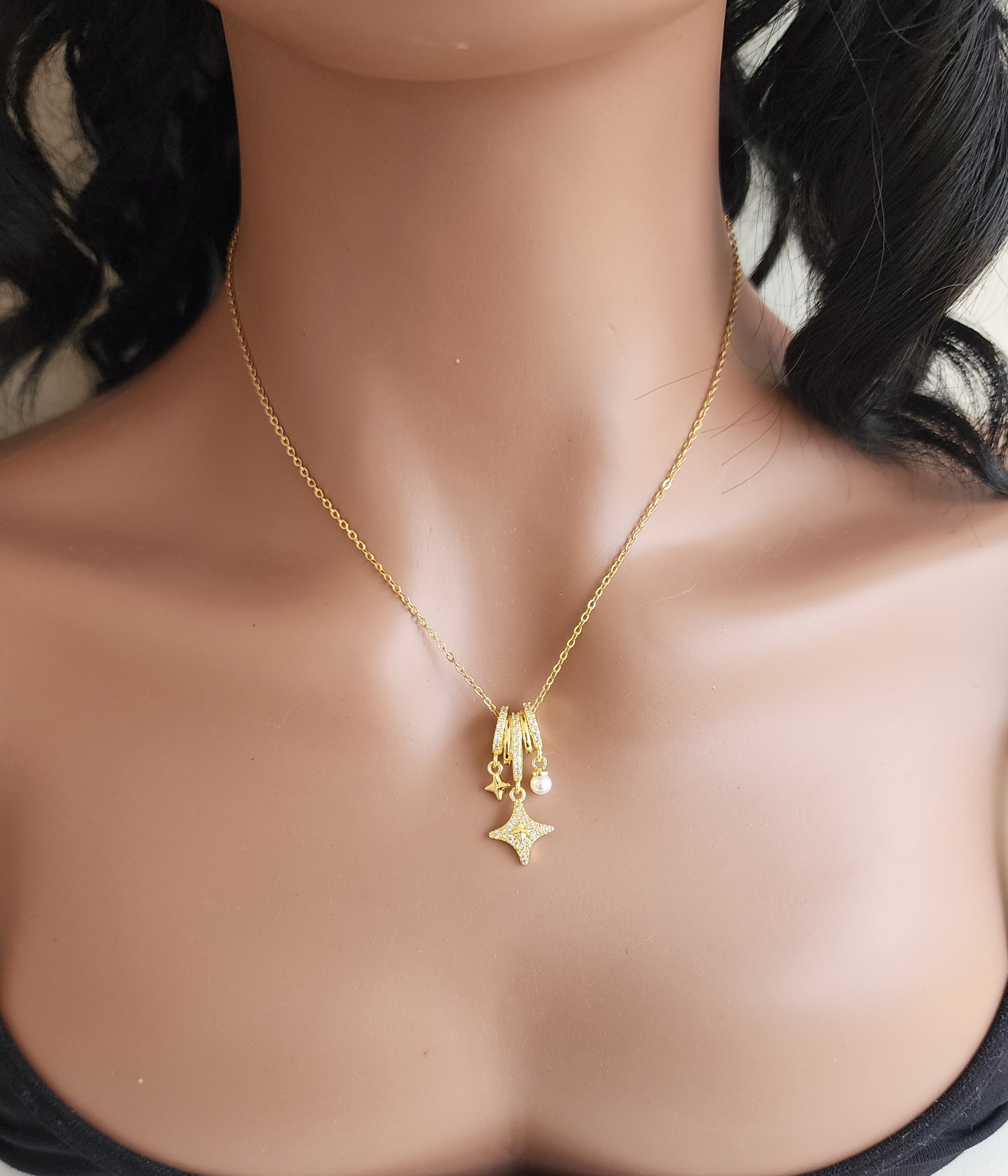 Collier à pendentifs petites breloques