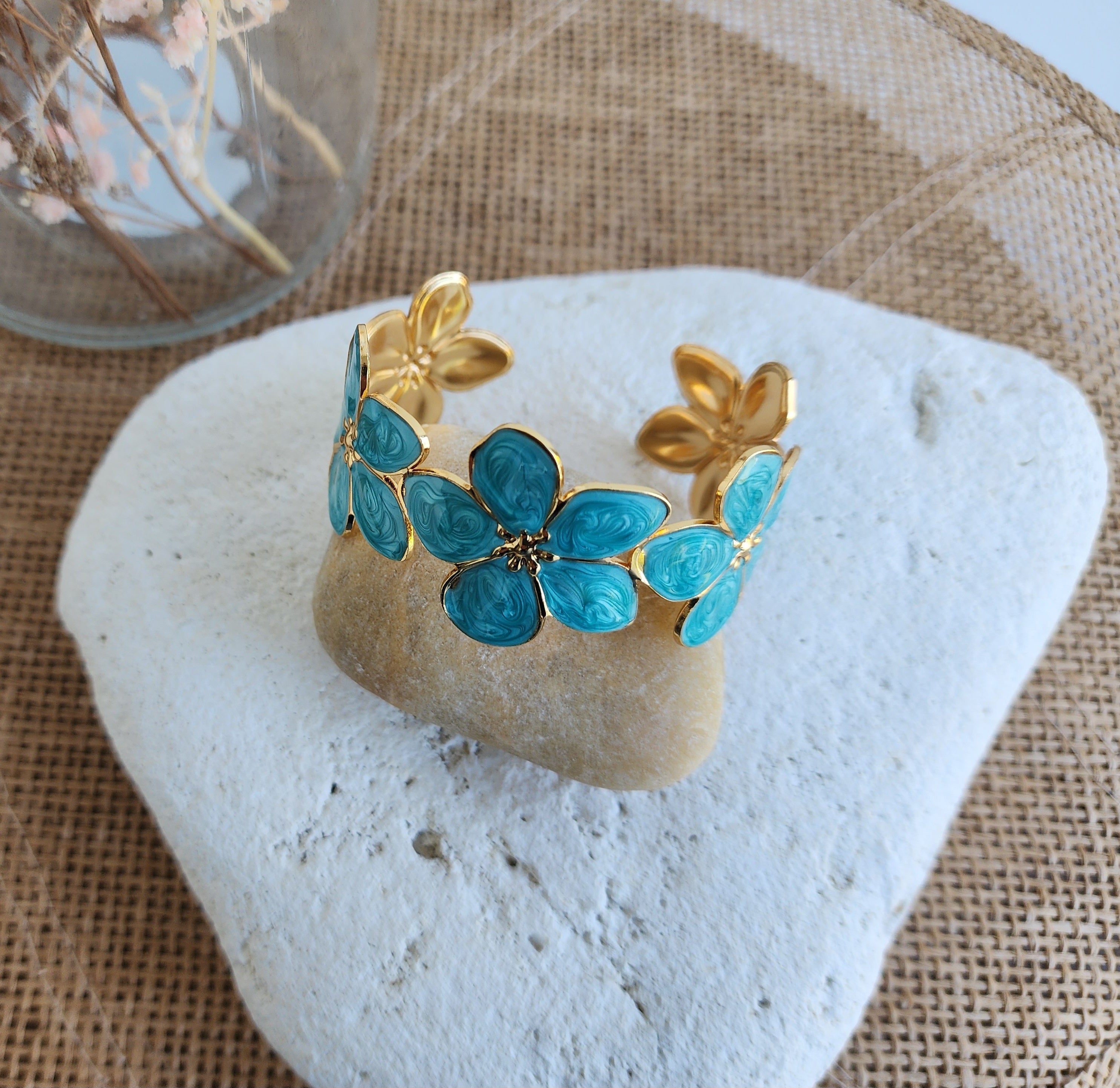 Bracelet jonc ajustable fleurs bleues