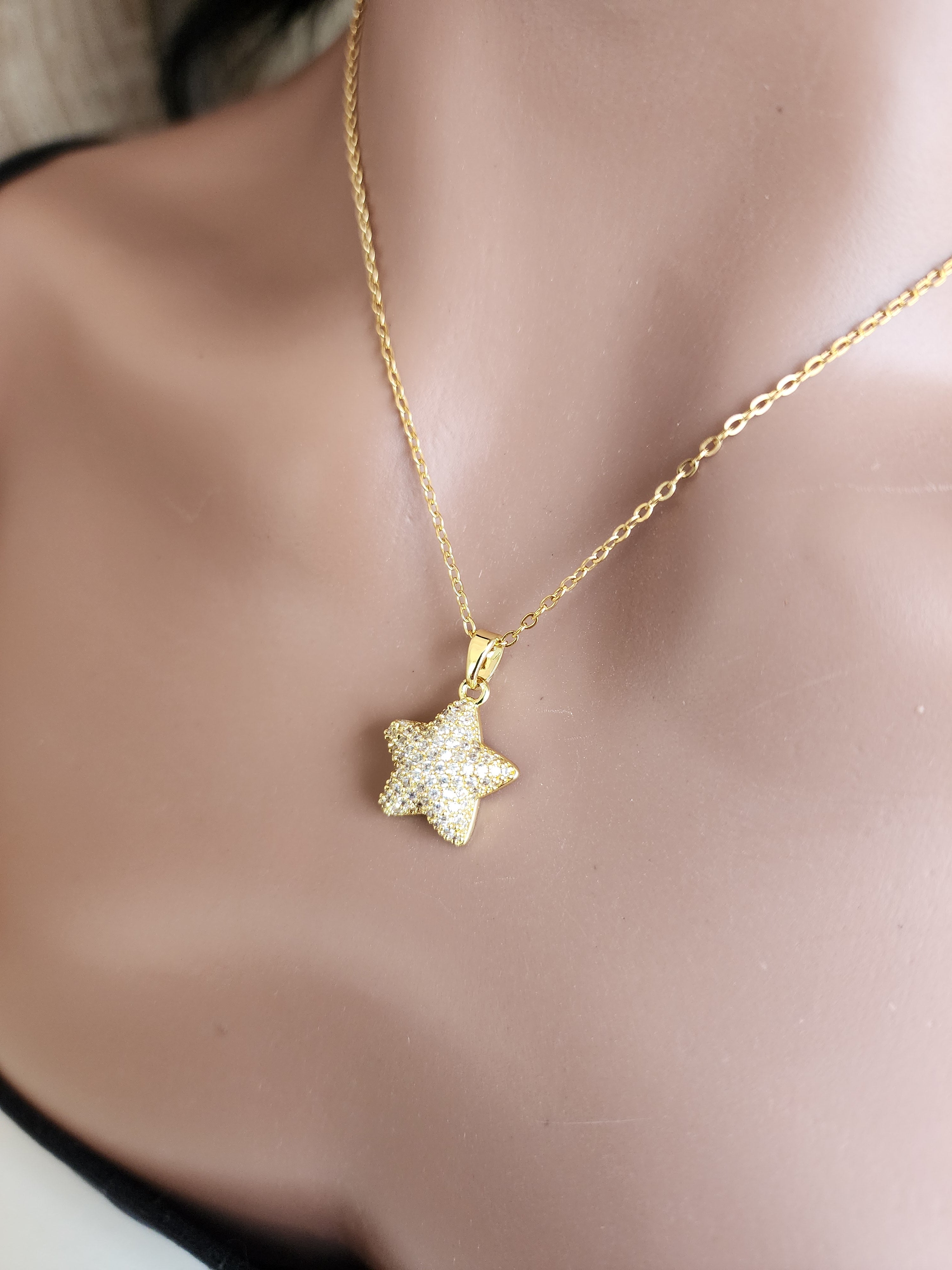 Collier pendentif étoile strass