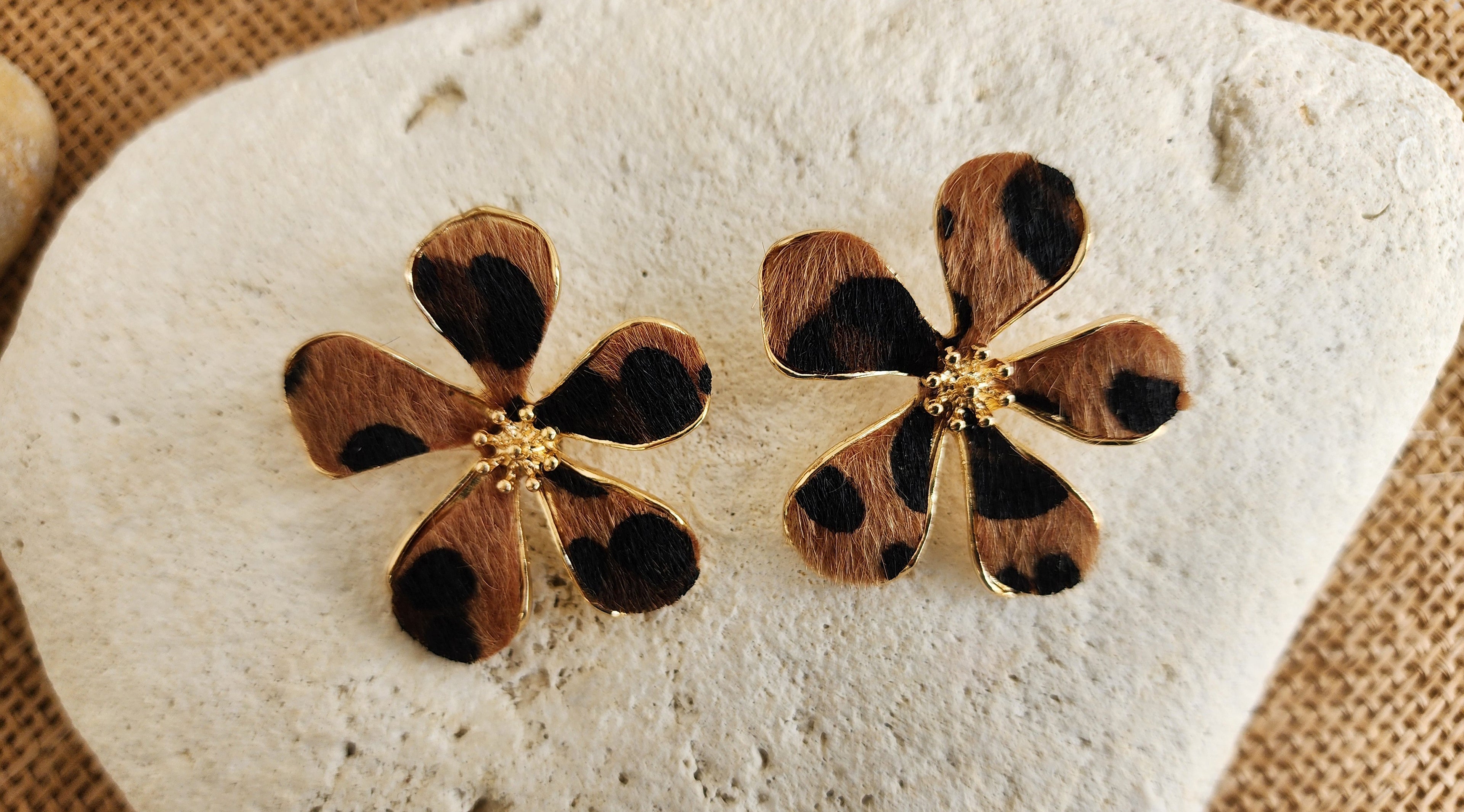 Boucles d'oreilles fleurs motifs léopard